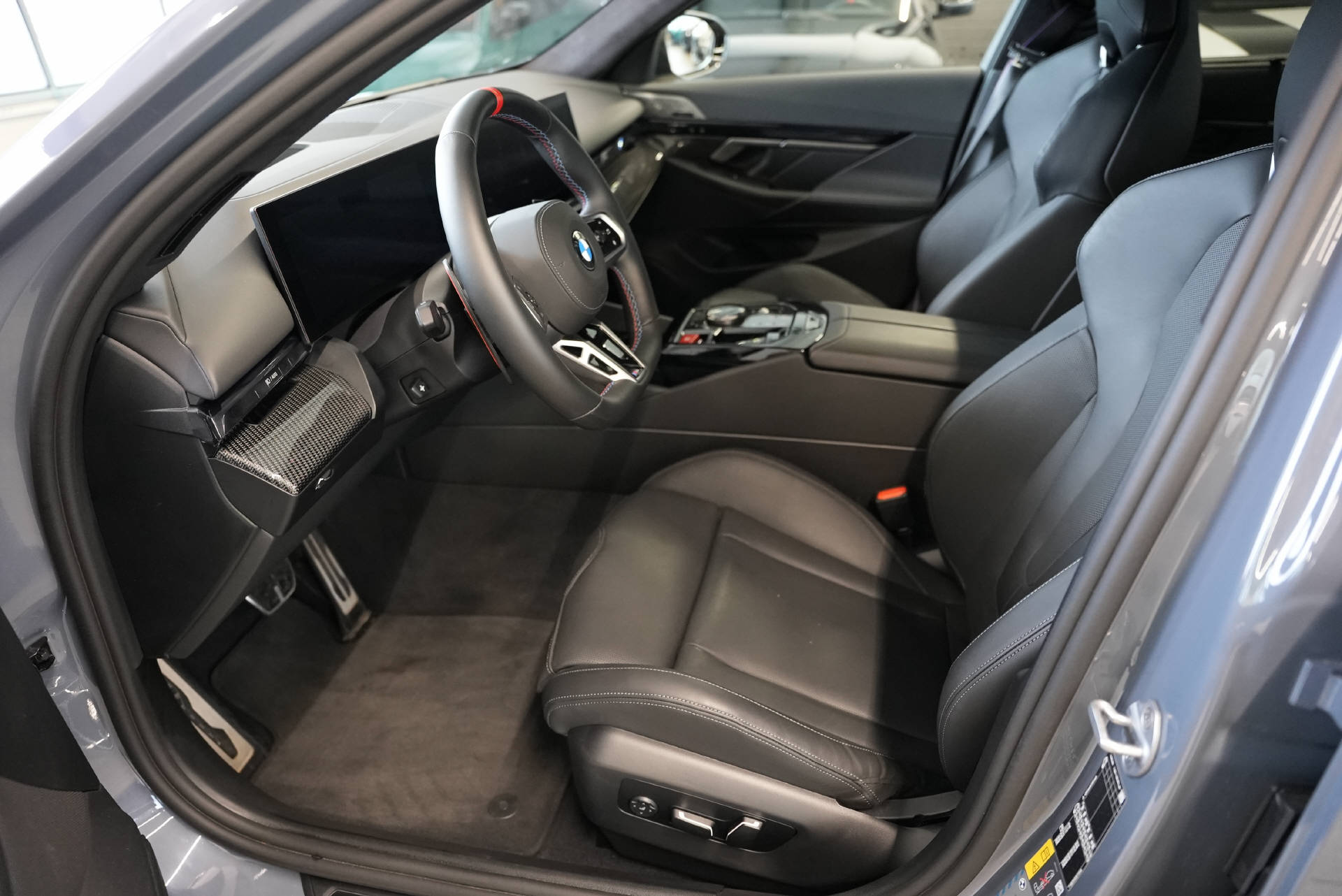 BMW M5 xDrive-image-8
