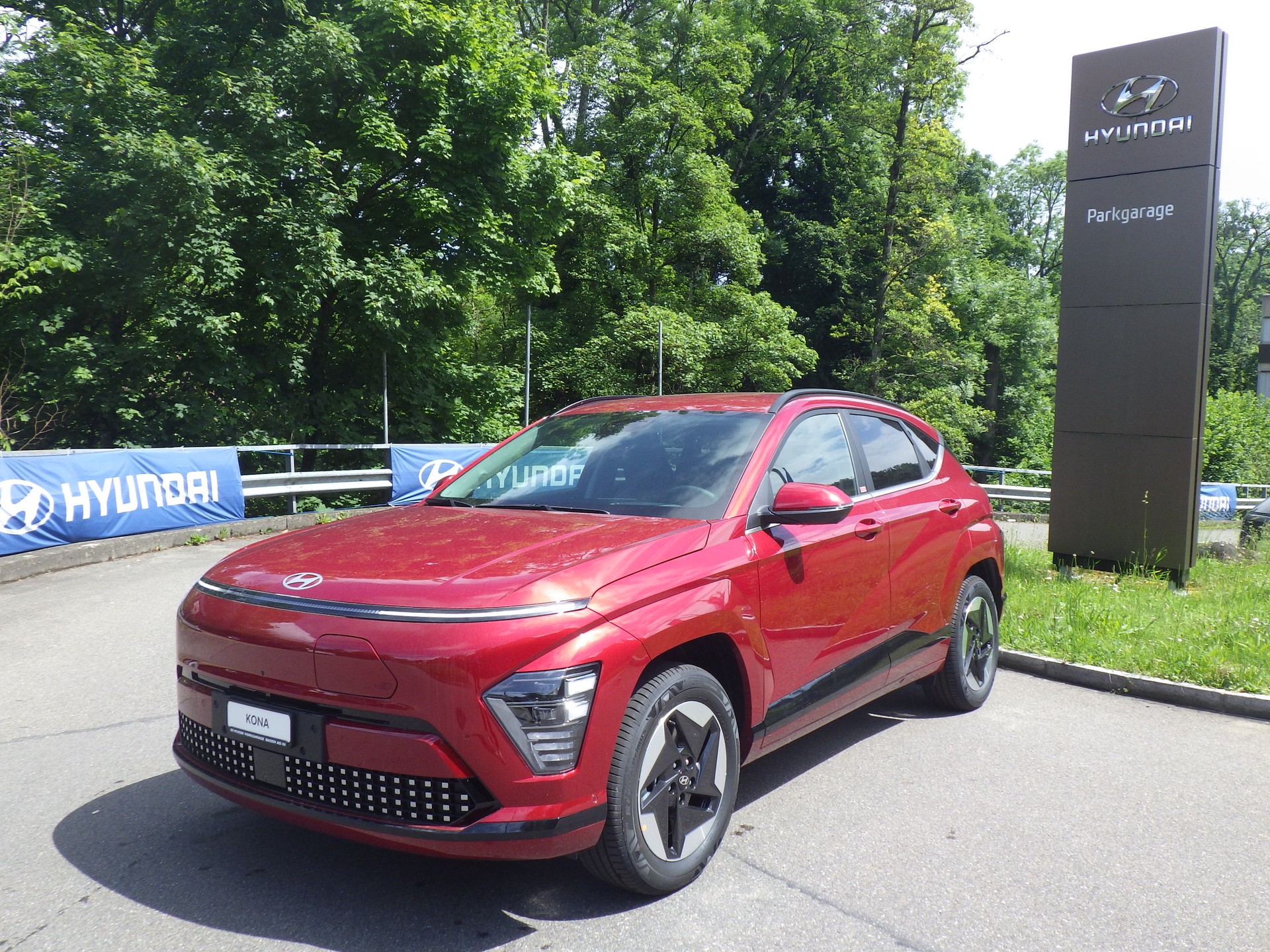 HYUNDAI Kona EV 65.4 kWh Amplia-image-0