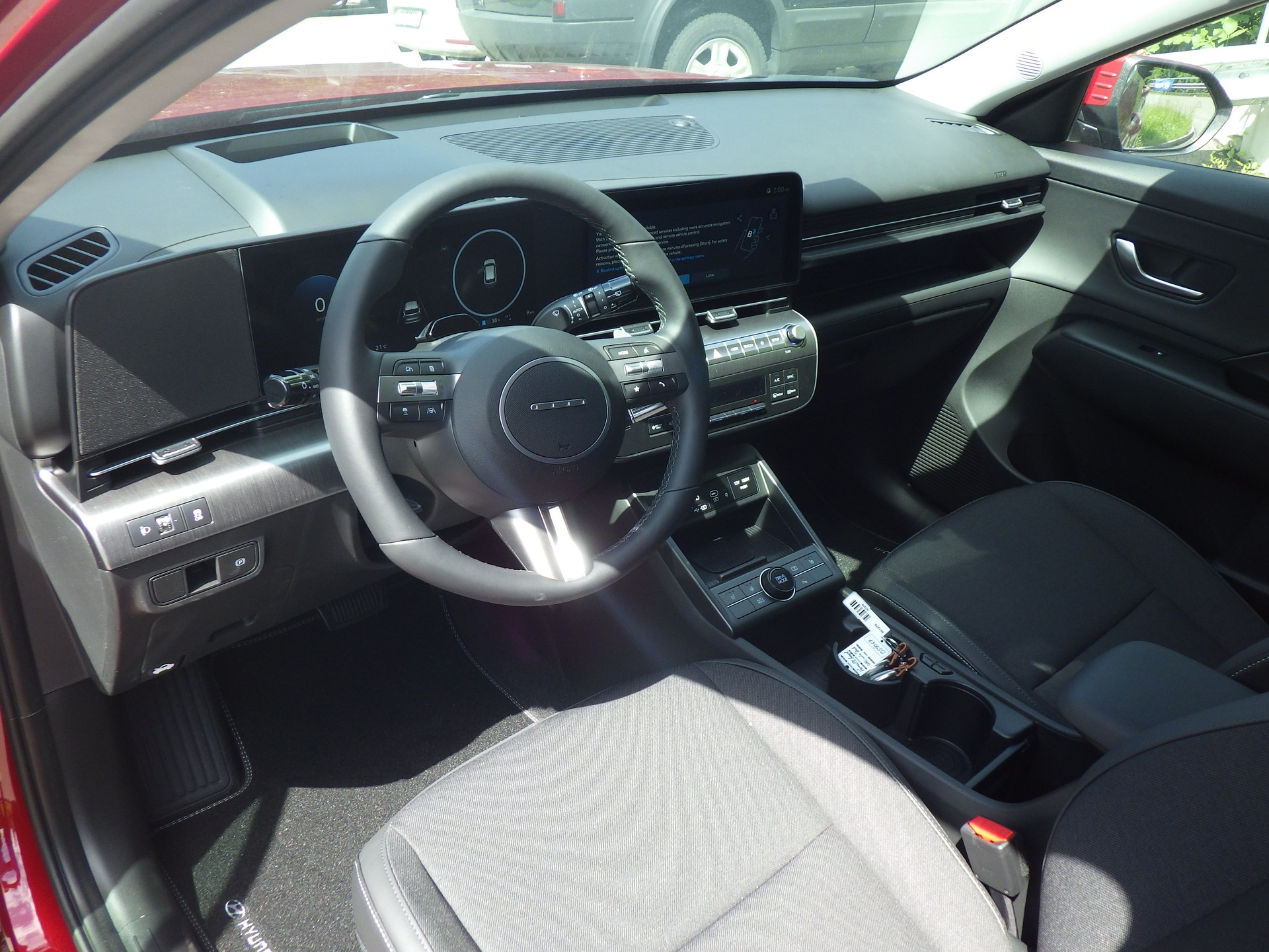 HYUNDAI Kona EV 65.4 kWh Amplia-image-3