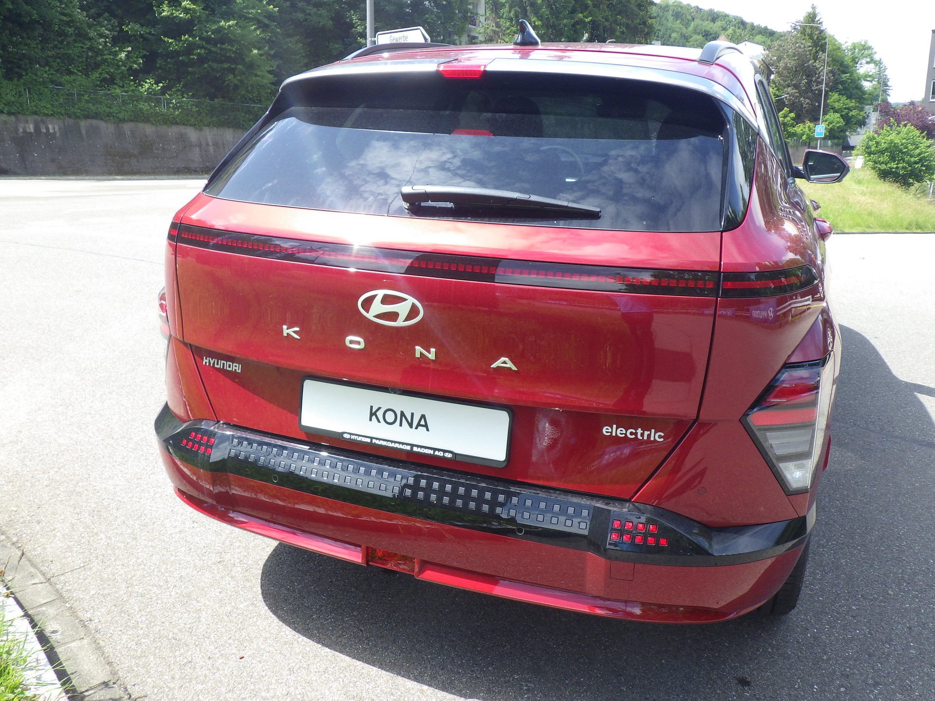 HYUNDAI Kona EV 65.4 kWh Amplia-image-2