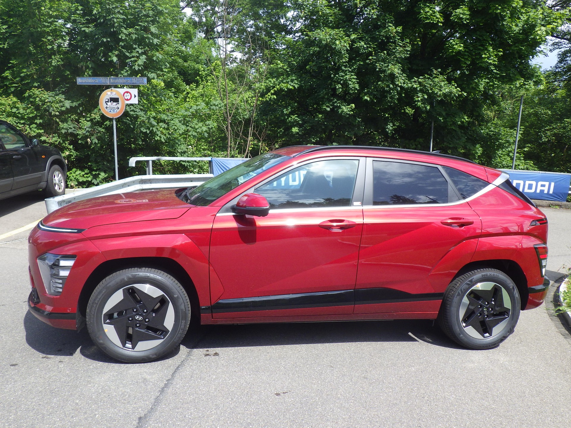 HYUNDAI Kona EV 65.4 kWh Amplia-image-1