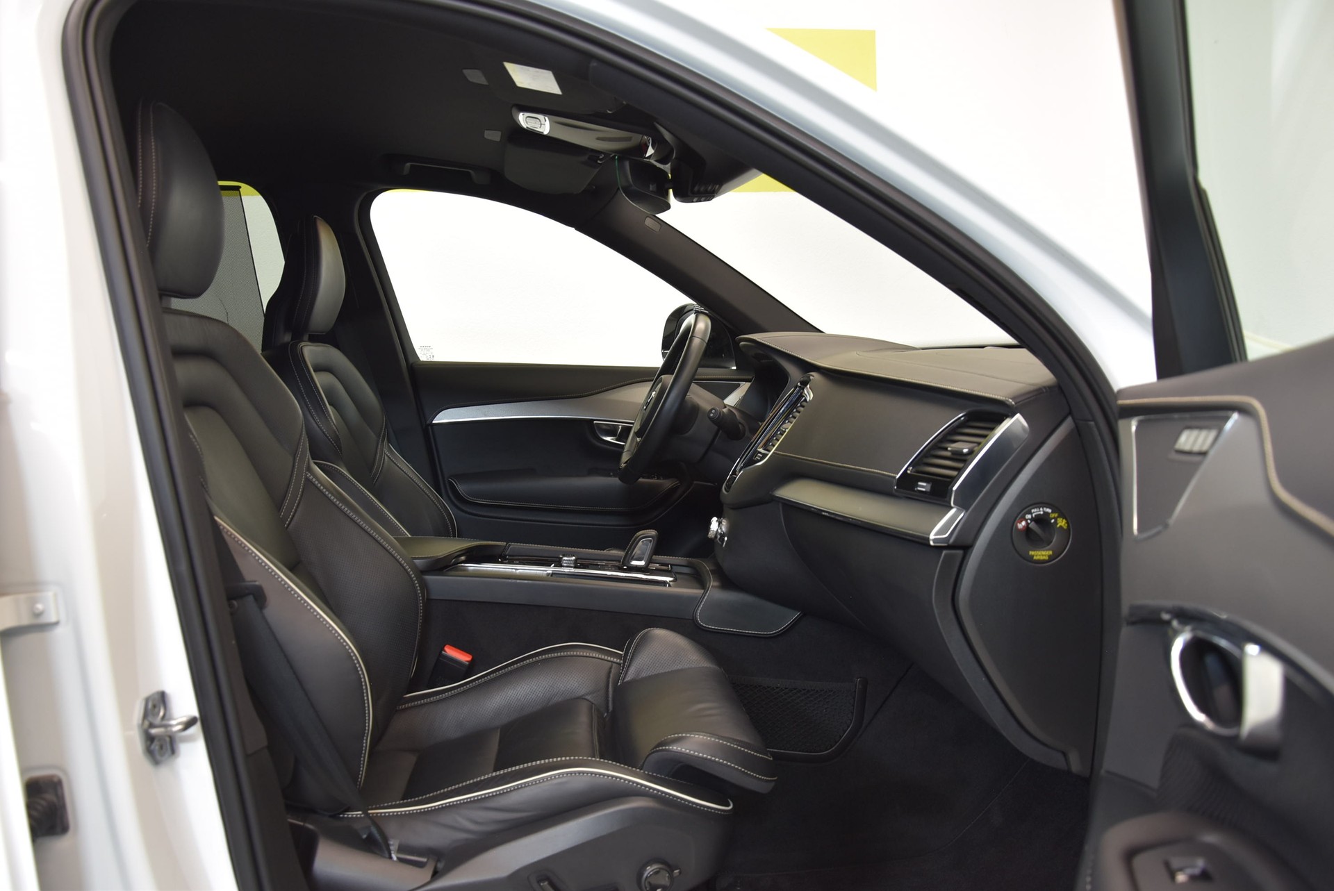 VOLVO XC90 T8 eAWD R-Design Geartronic-image-2
