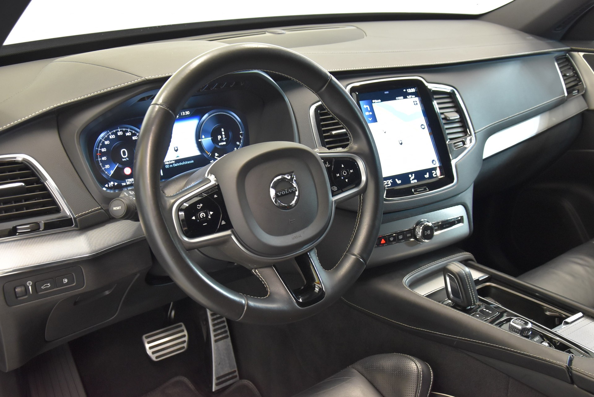 VOLVO XC90 T8 eAWD R-Design Geartronic-image-4