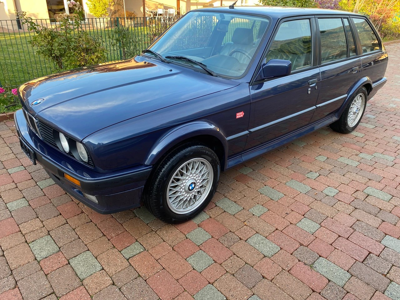BMW 325iX A Touring-image-0