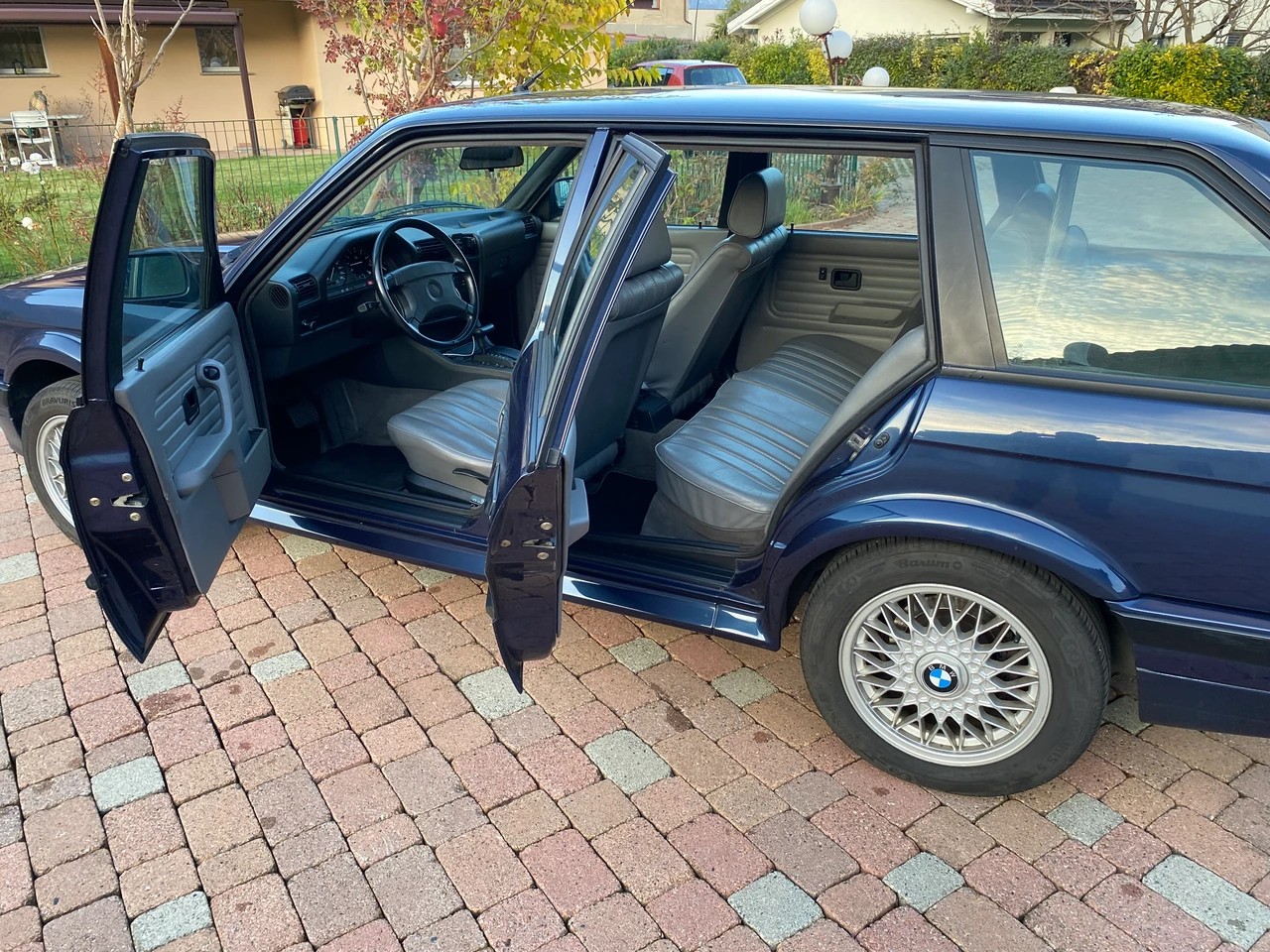 BMW 325iX A Touring-image-3