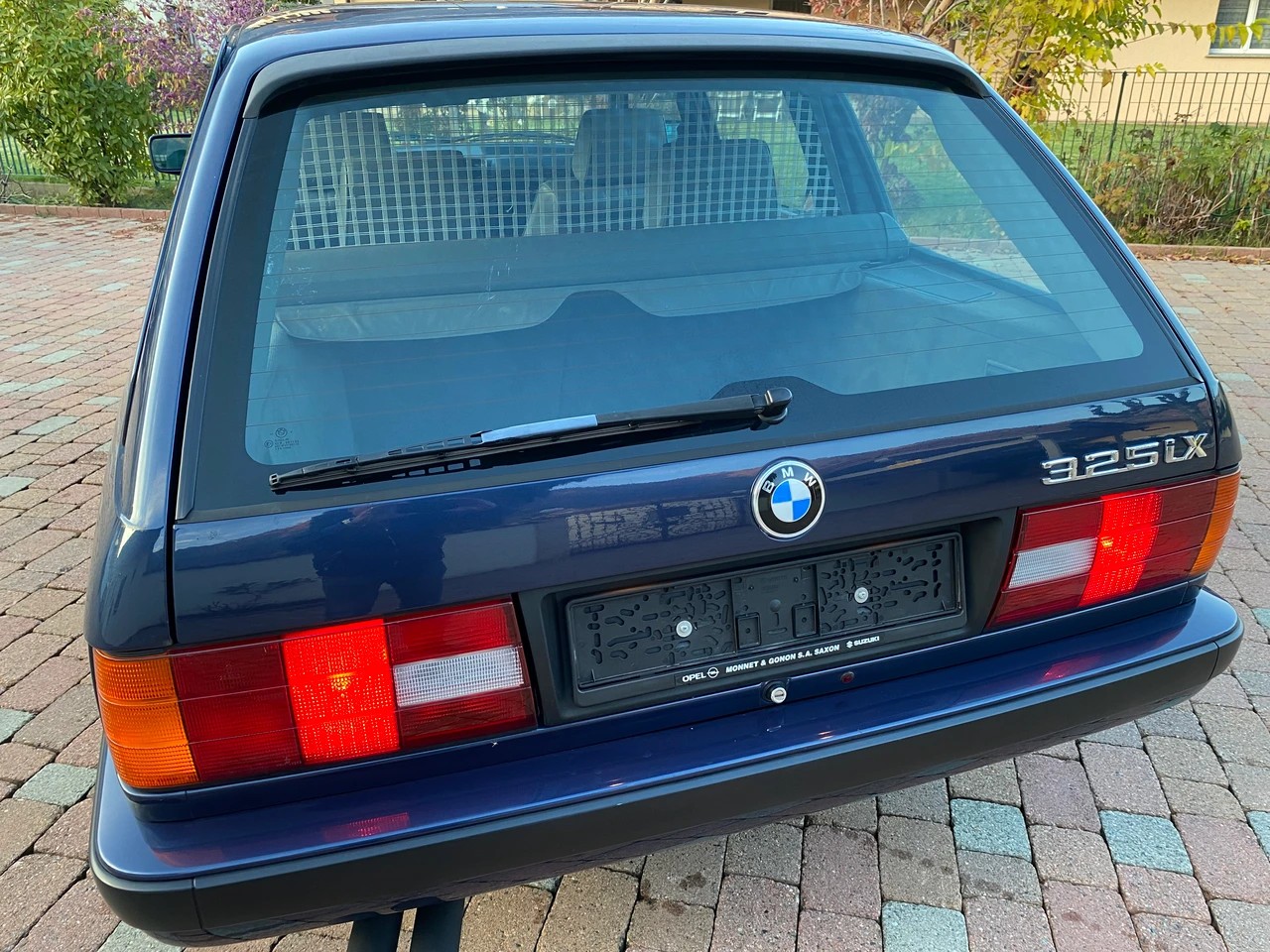 BMW 325iX A Touring-image-4