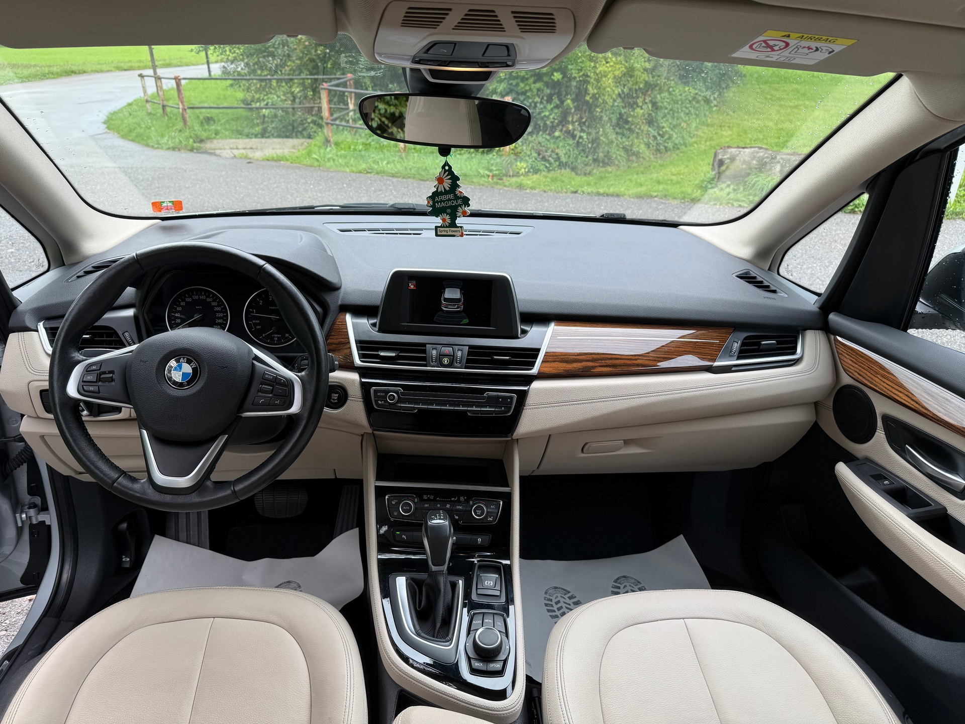 BMW 225i xDrive Active Tourer Luxury Line Steptronic-image-10
