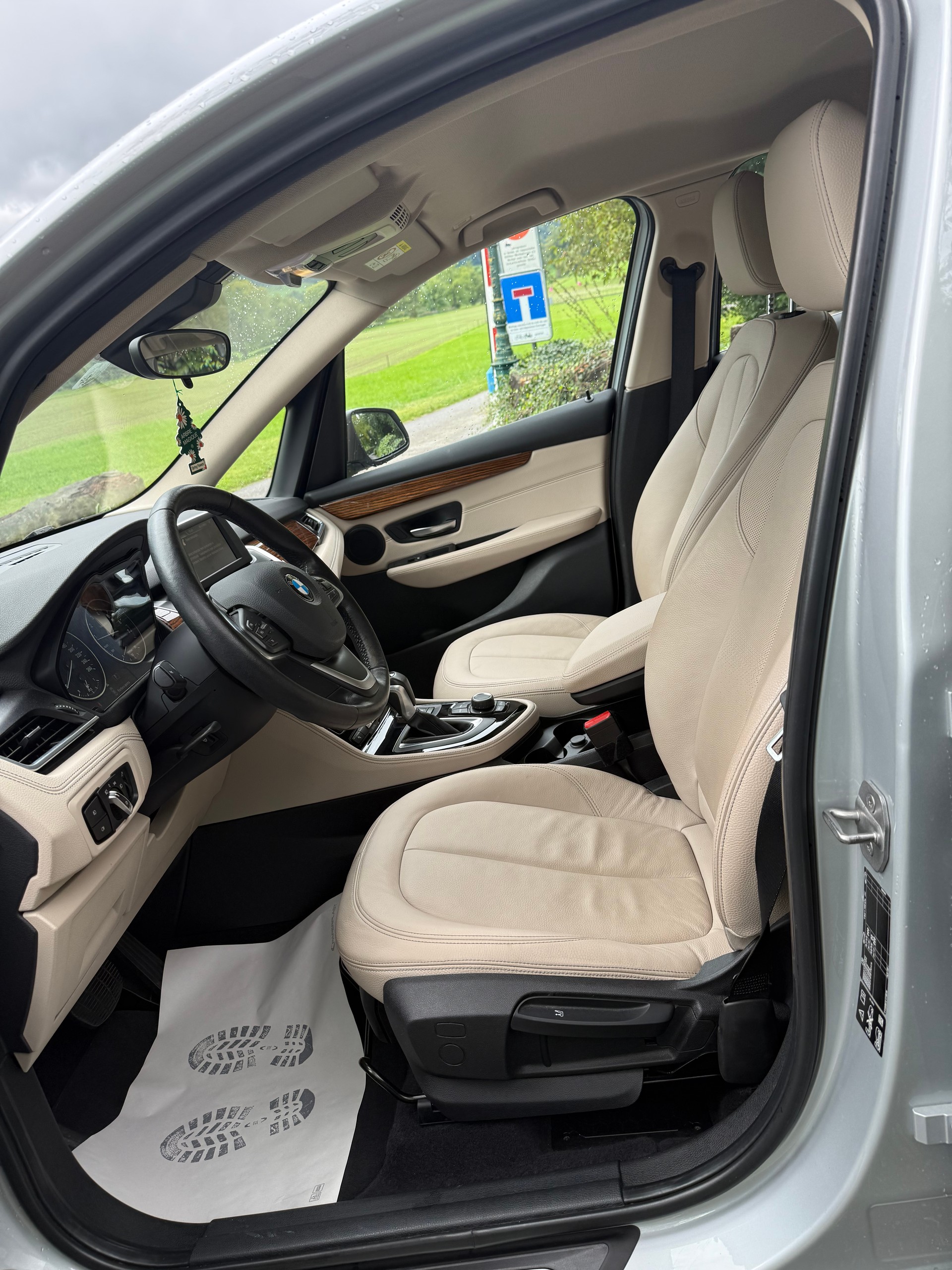 BMW 225i xDrive Active Tourer Luxury Line Steptronic-image-8