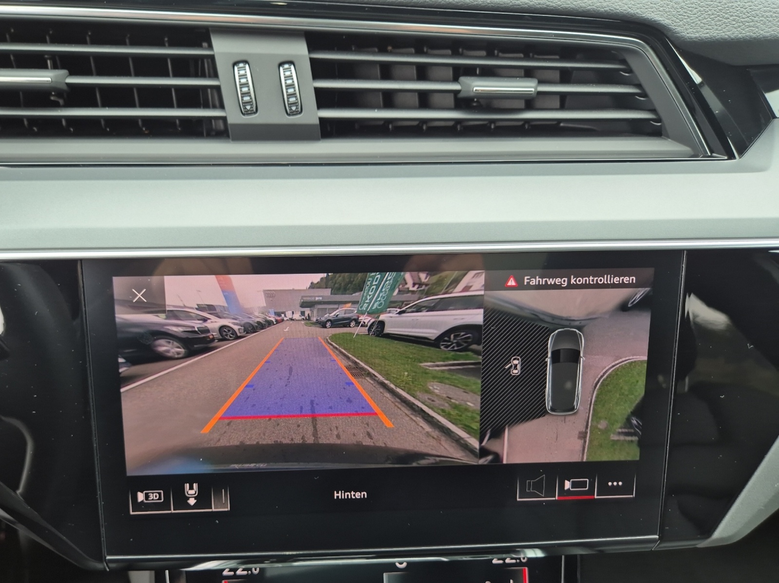 AUDI e-tron 55 Advanced quattro-image-16