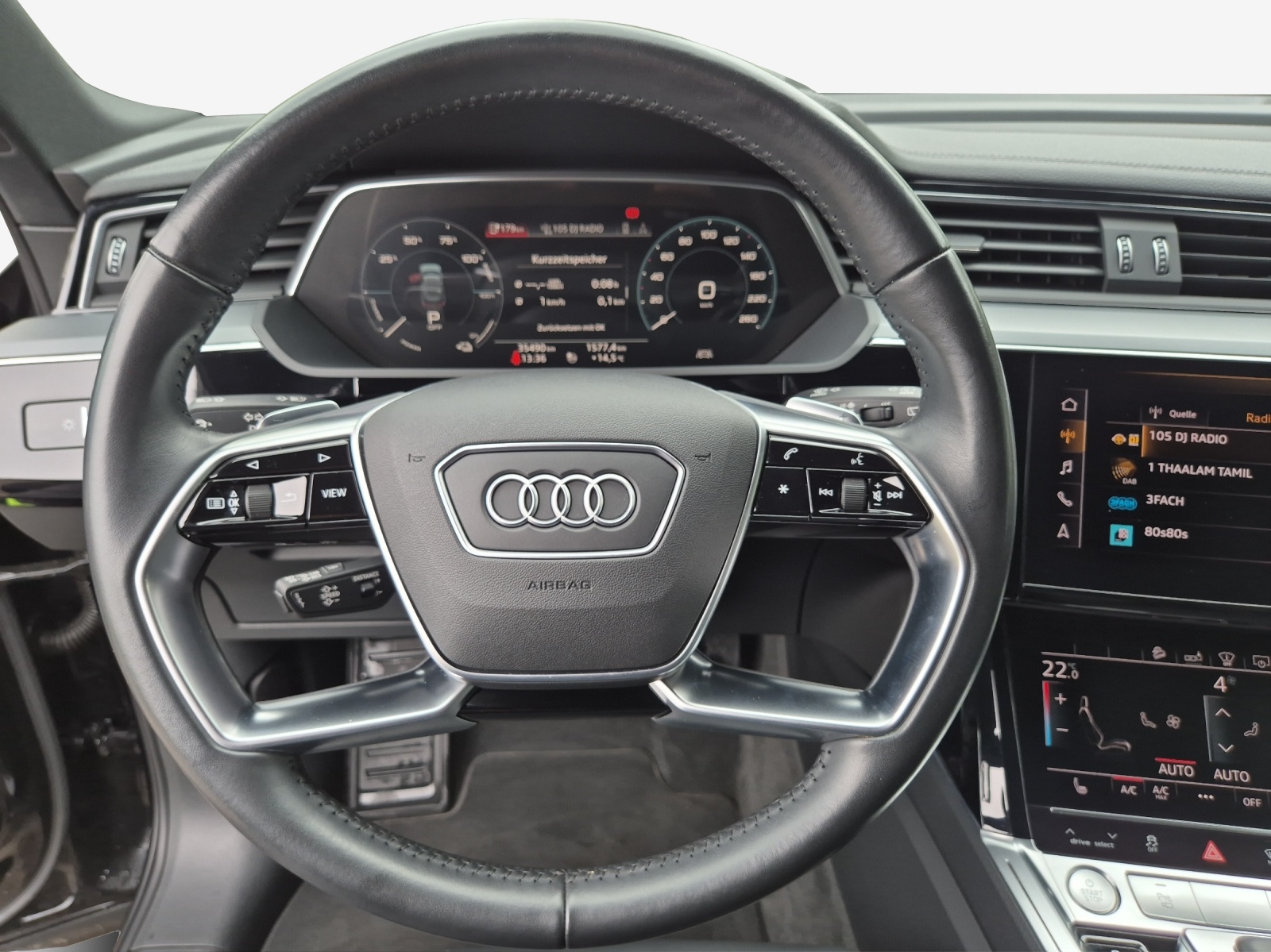 AUDI e-tron 55 Advanced quattro-image-10