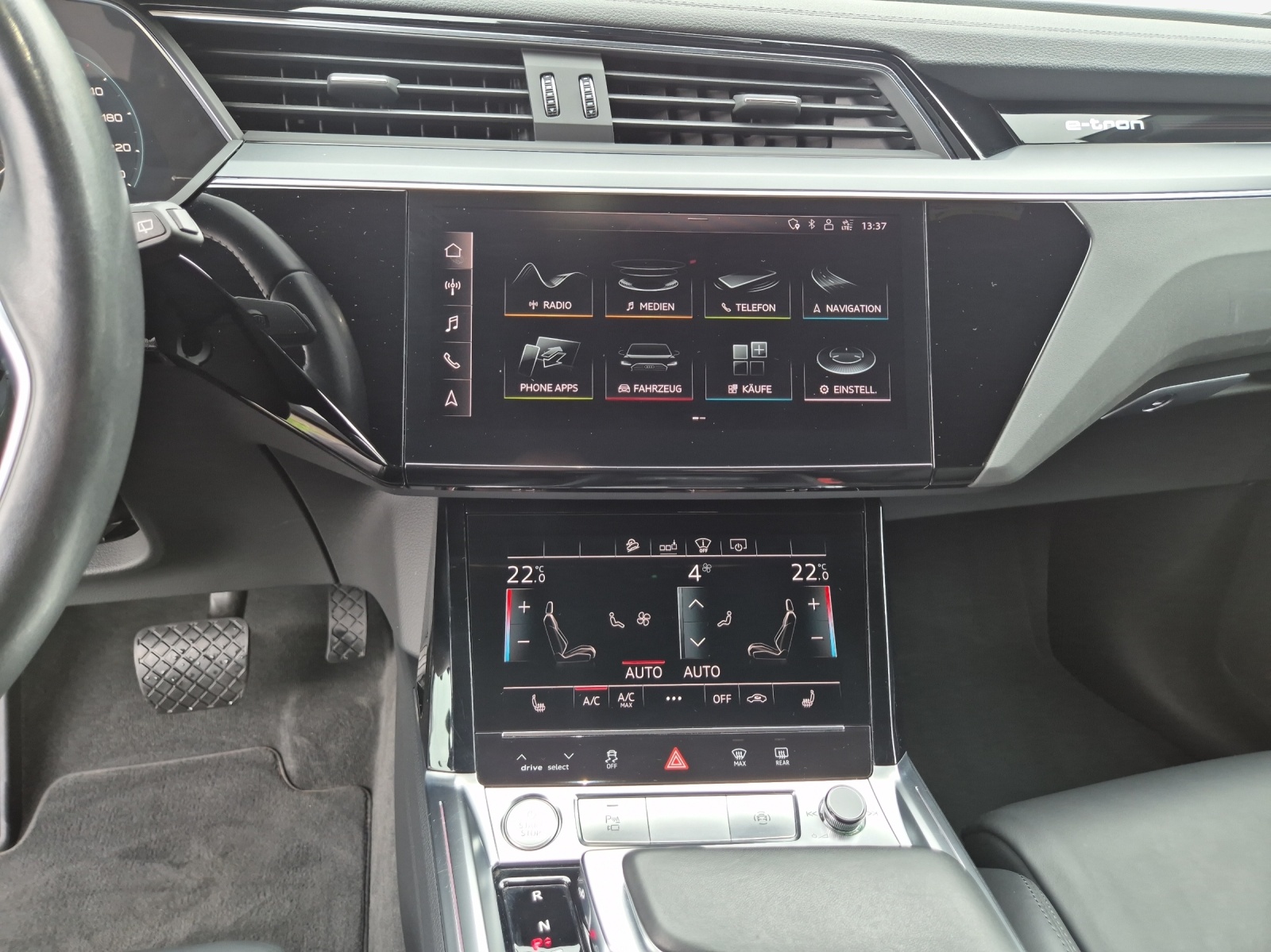 AUDI e-tron 55 Advanced quattro-image-11