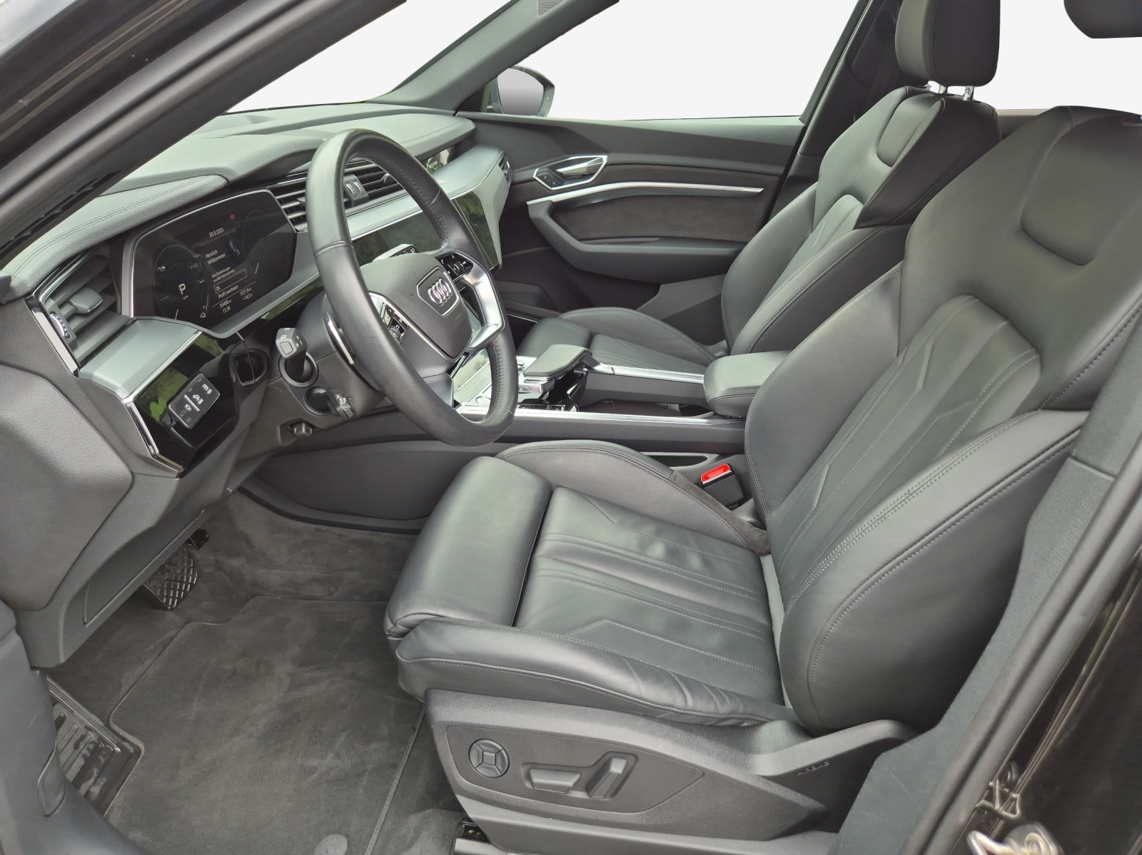 AUDI e-tron 55 Advanced quattro-image-8