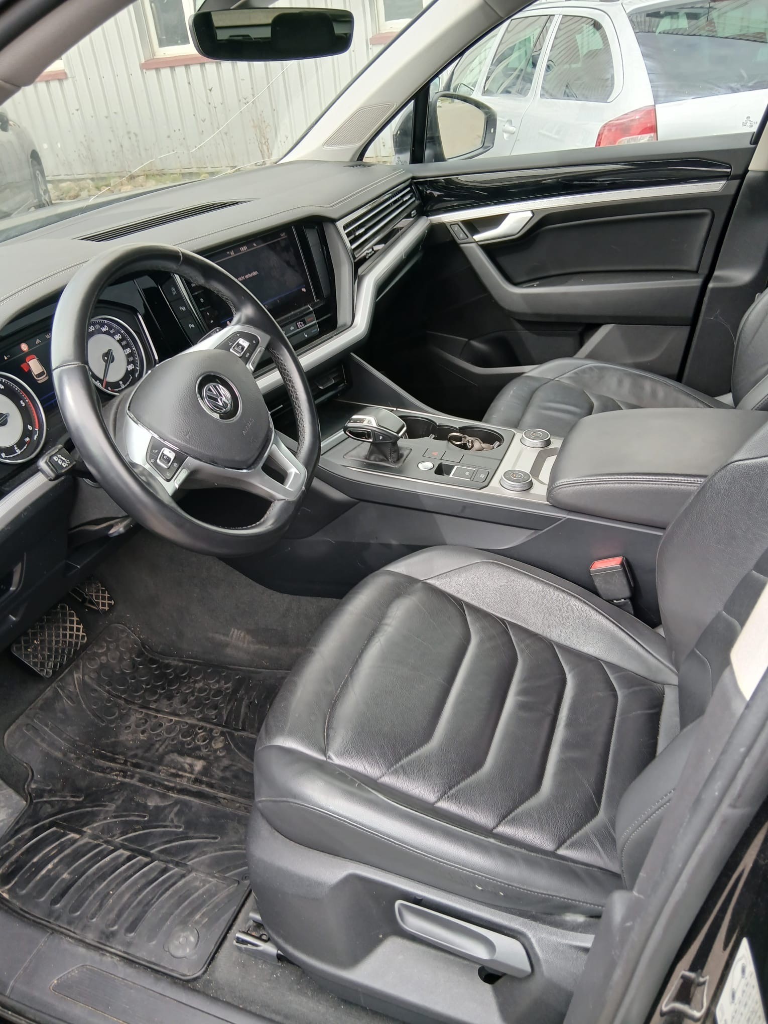 VW Touareg 3.0 TDI Basic Tiptronic-image-4
