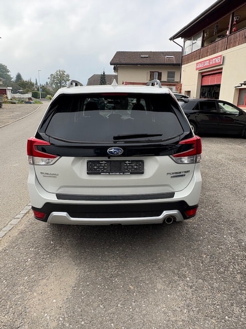 SUBARU Forester 2.0i e-Boxer Swiss Plus Lineartronic-image-5