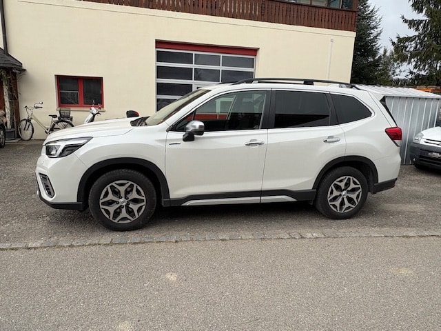 SUBARU Forester 2.0i e-Boxer Swiss Plus Lineartronic-image-2