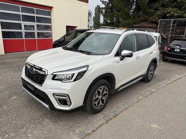 SUBARU Forester 2.0i e-Boxer Swiss Plus Lineartronic-image-1