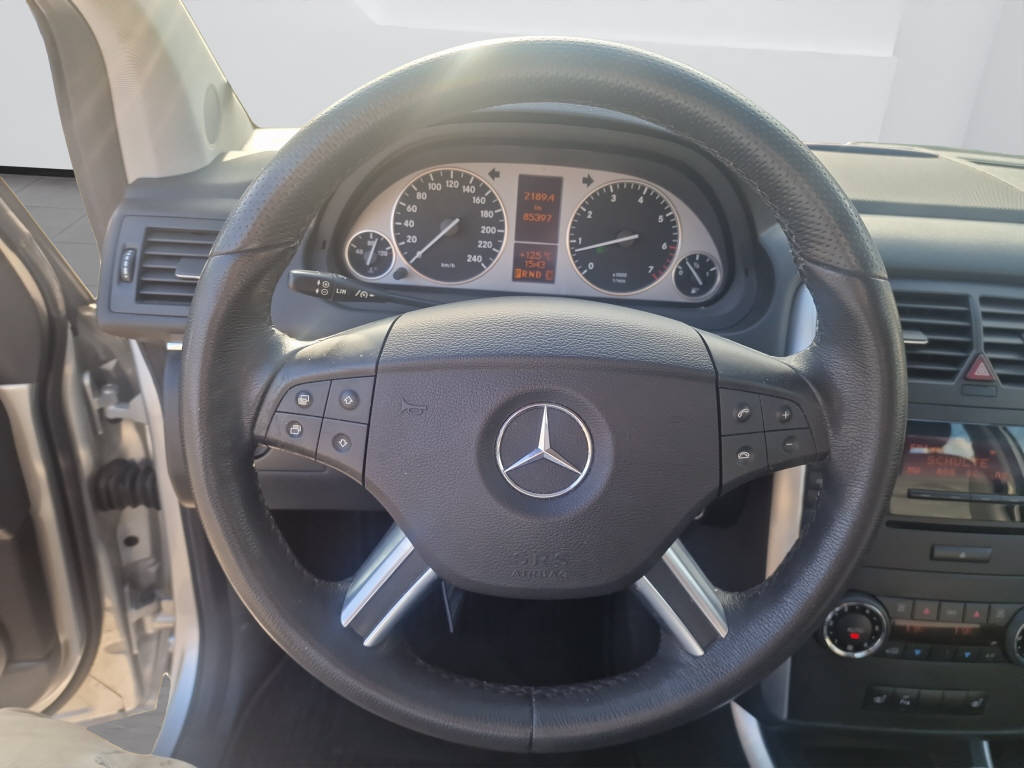 MERCEDES-BENZ B 200-image-13