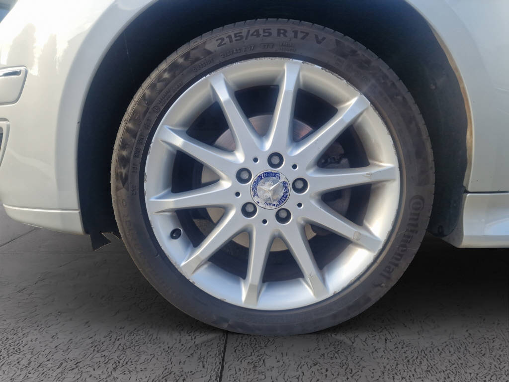 MERCEDES-BENZ B 200-image-15