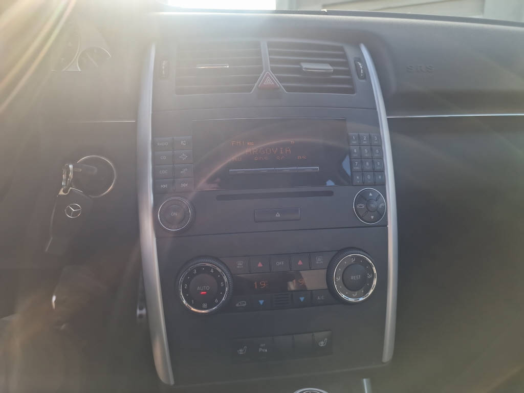 MERCEDES-BENZ B 200-image-11