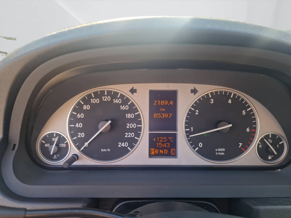 MERCEDES-BENZ B 200-image-12