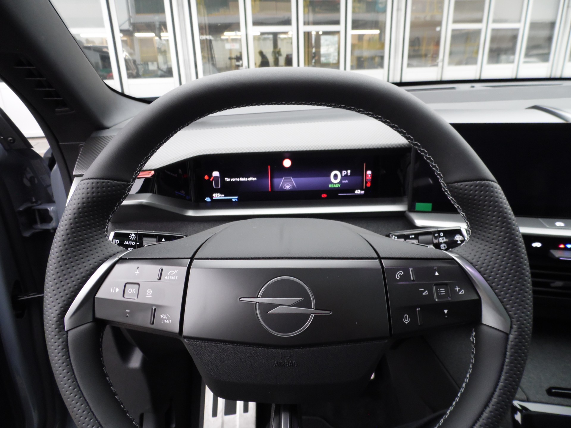 OPEL Grandland Elektro 73kWh Ultimate 4WD-image-10