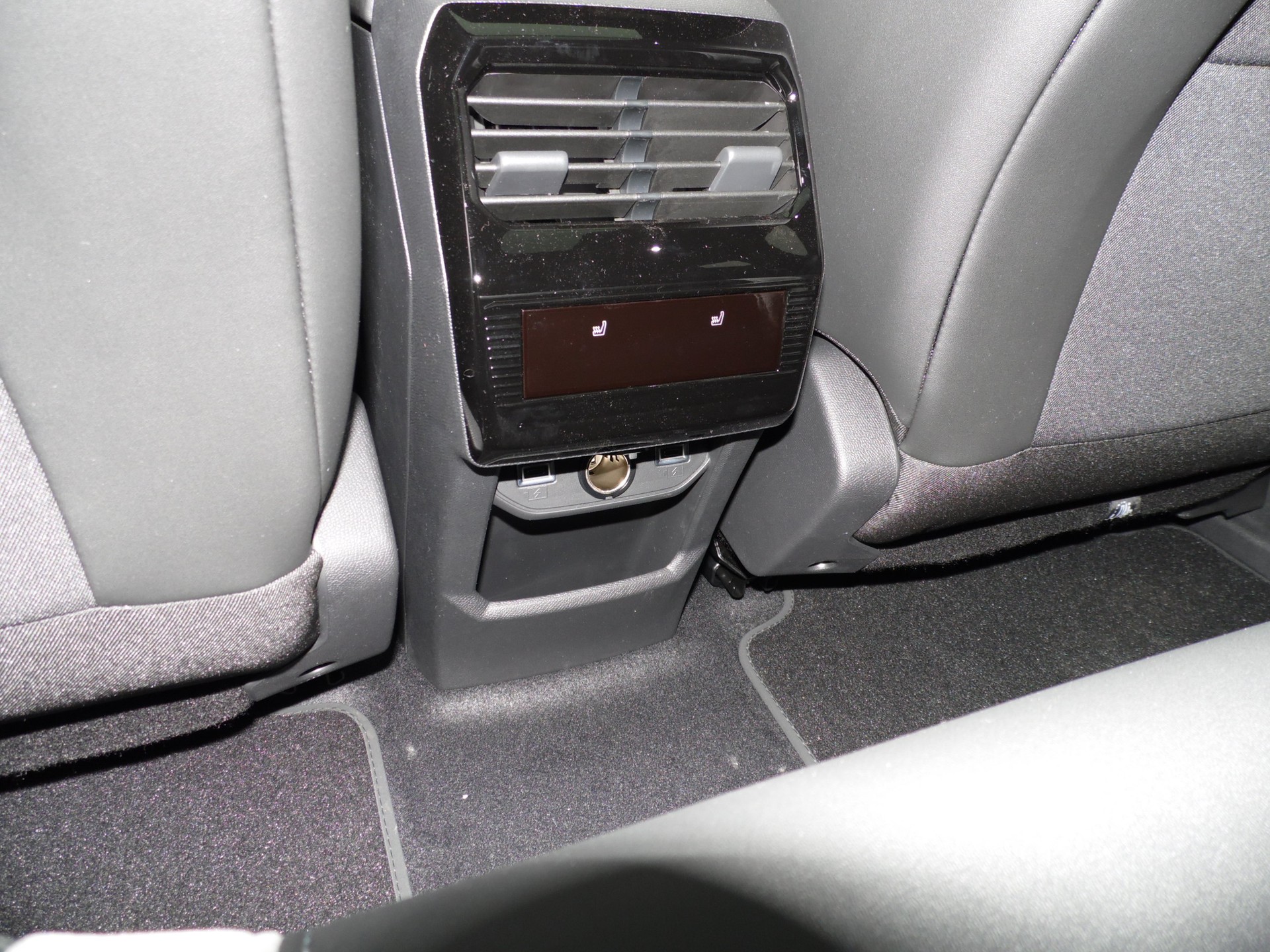 OPEL Grandland Elektro 73kWh Ultimate 4WD-image-7