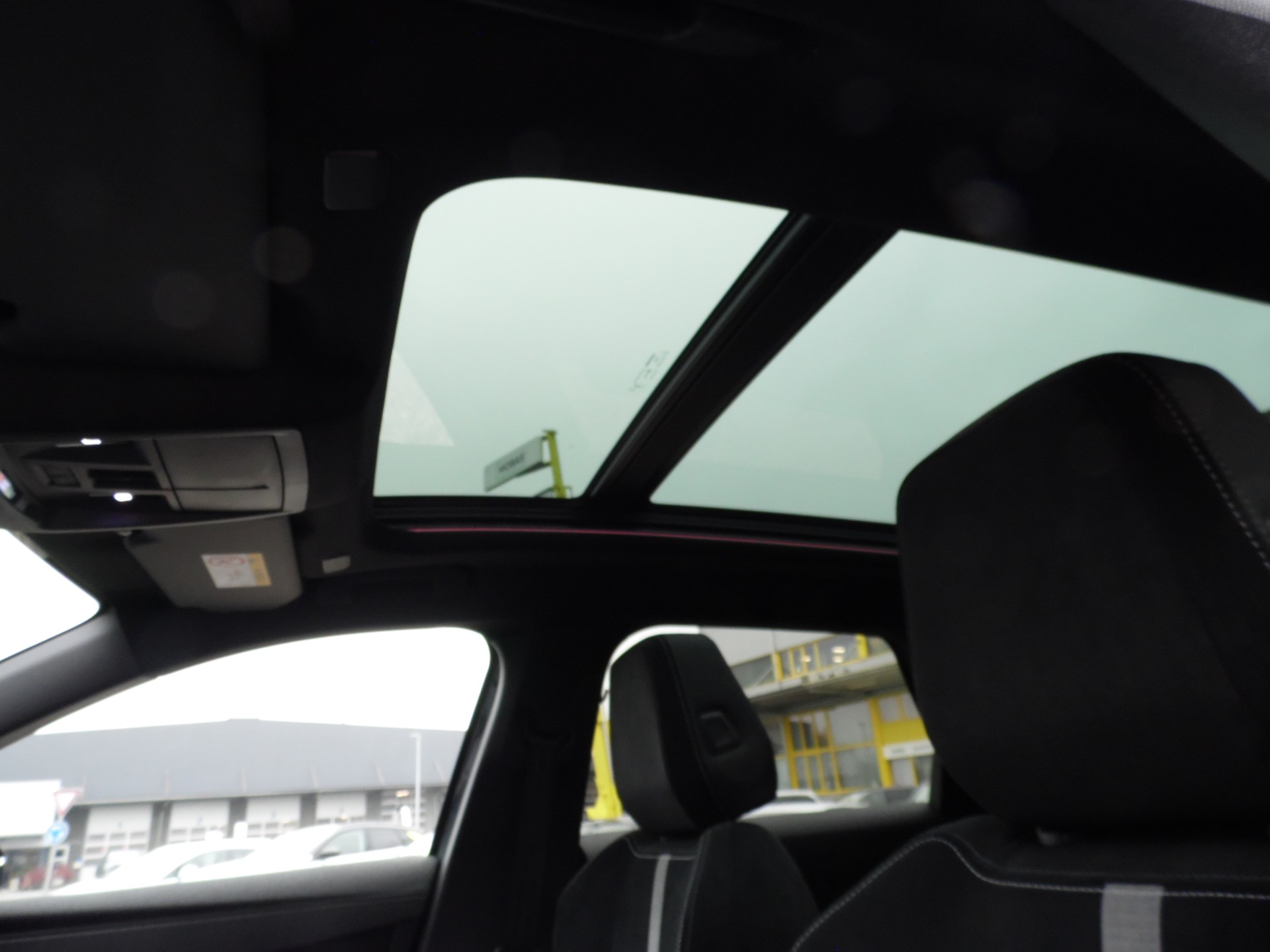 OPEL Grandland Elektro 73kWh Ultimate 4WD-image-12