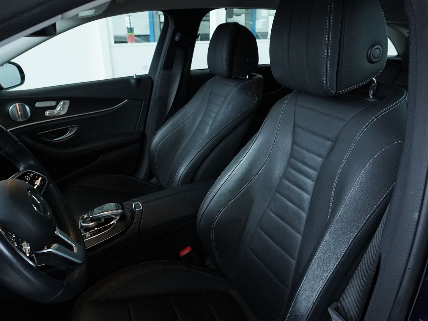 MERCEDES-BENZ E 220 d Avantgarde 4Matic 9G-Tronic-showroom-element-3