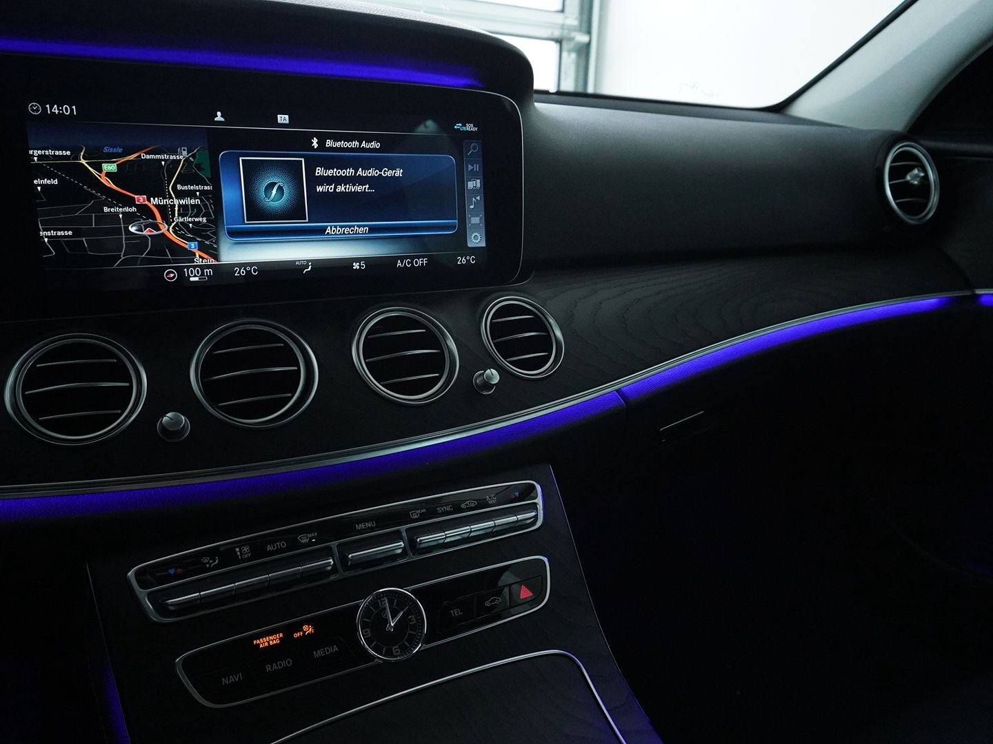 MERCEDES-BENZ E 220 d Avantgarde 4Matic 9G-Tronic-image-5