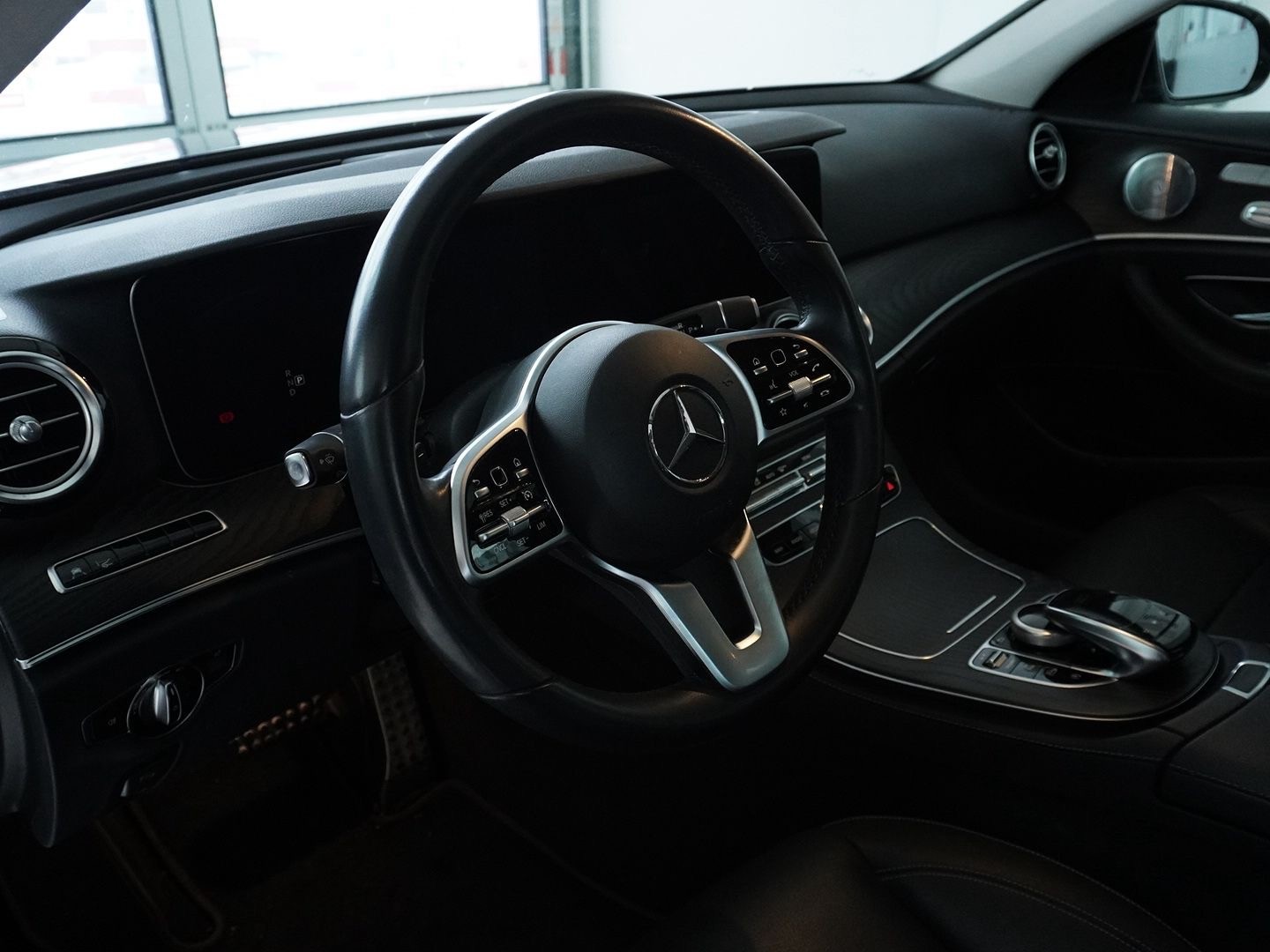 MERCEDES-BENZ E 220 d Avantgarde 4Matic 9G-Tronic-showroom-element-2