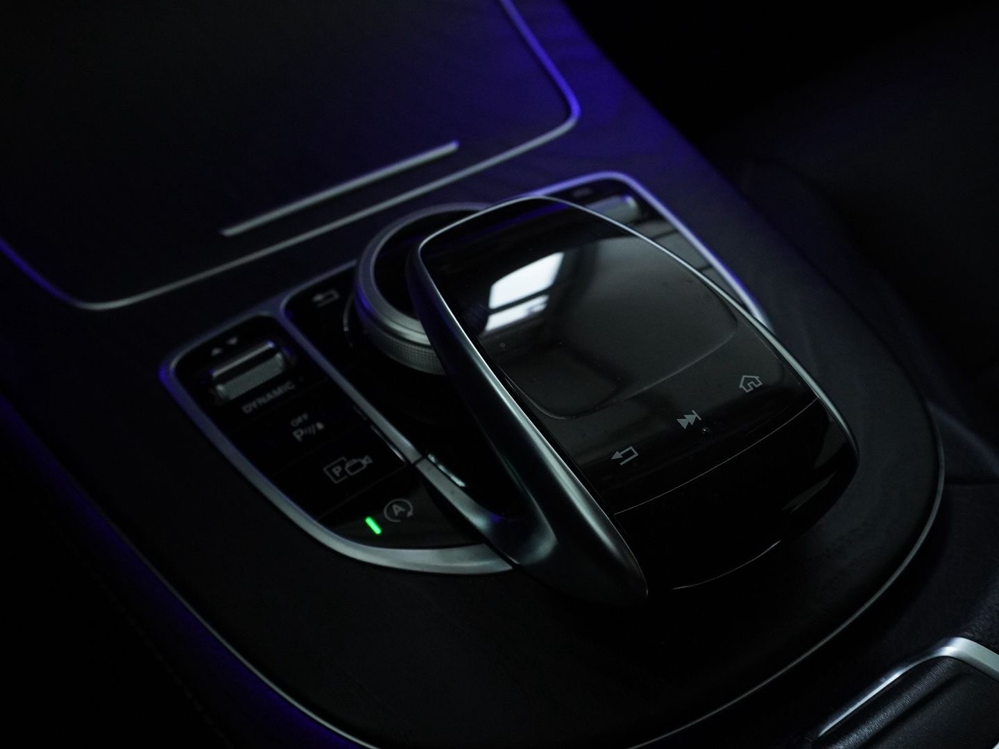 MERCEDES-BENZ E 220 d Avantgarde 4Matic 9G-Tronic-image-10