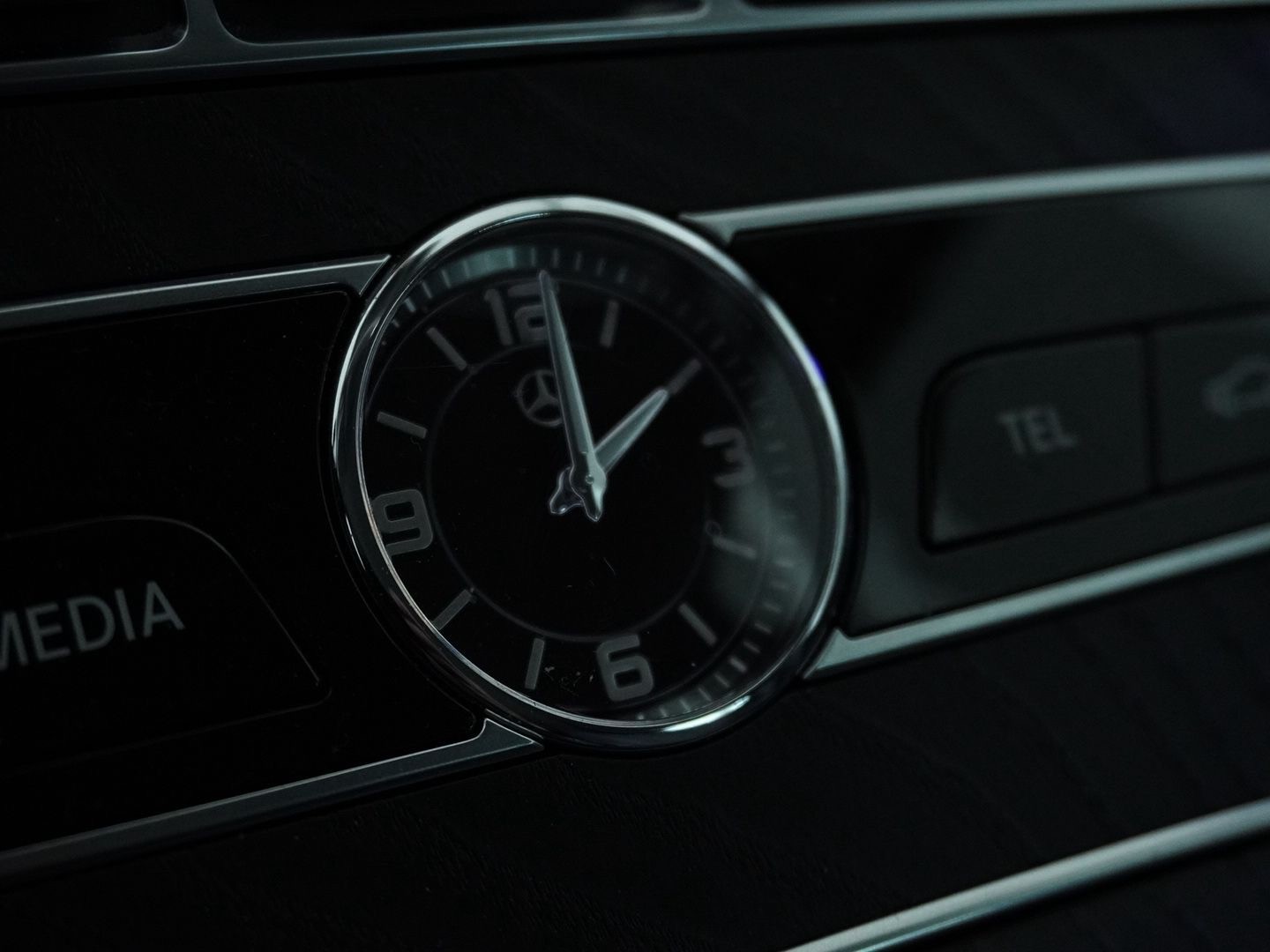 MERCEDES-BENZ E 220 d Avantgarde 4Matic 9G-Tronic-image-11