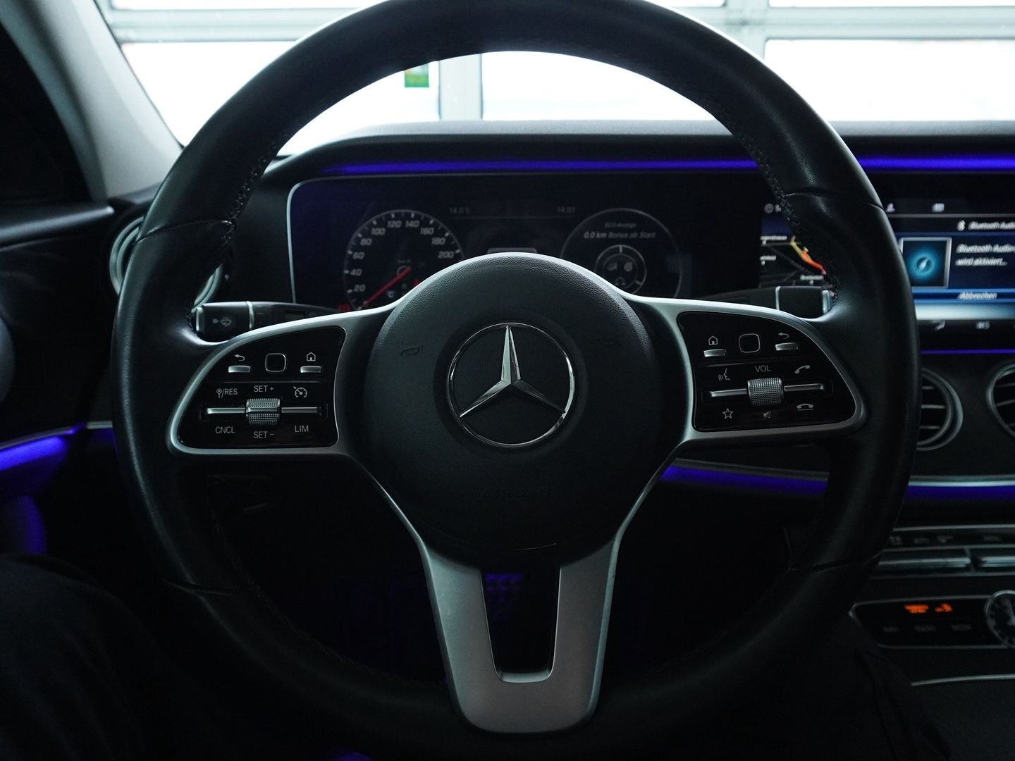 MERCEDES-BENZ E 220 d Avantgarde 4Matic 9G-Tronic-image-7