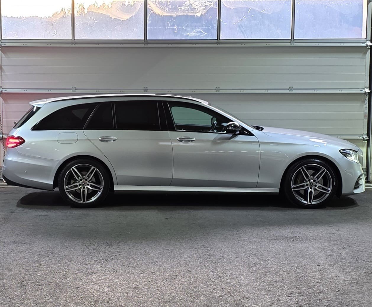 MERCEDES-BENZ E 200 AMG Line 4 Matic 9G-Tronic *CH-Fahrzeug*-image-5