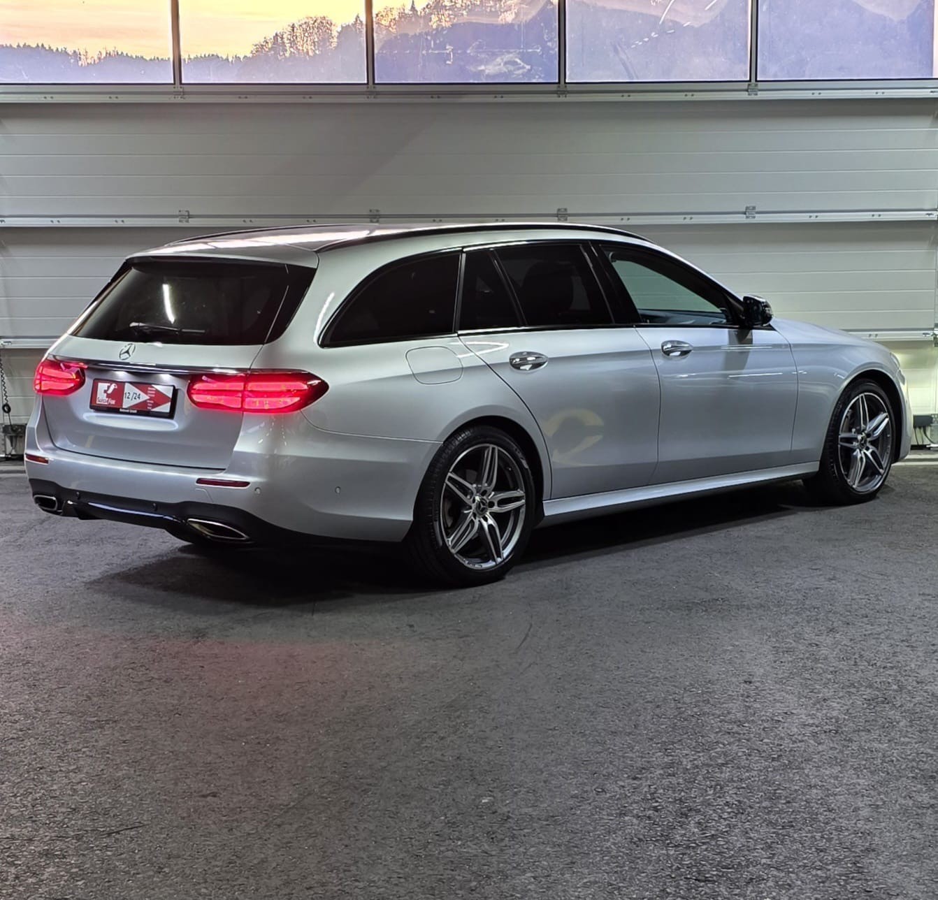 MERCEDES-BENZ E 200 AMG Line 4 Matic 9G-Tronic *CH-Fahrzeug*-image-4