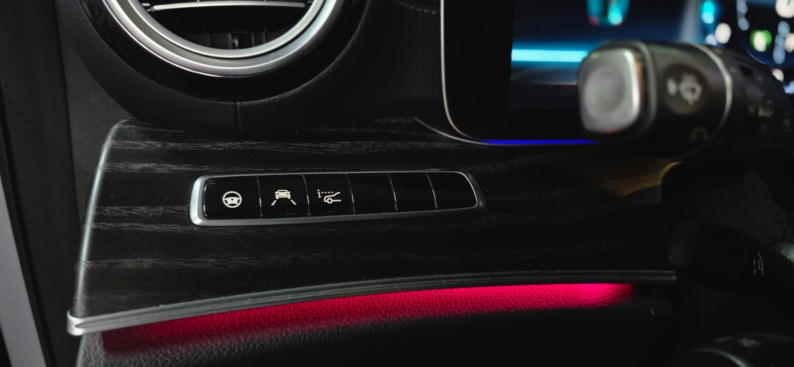 MERCEDES-BENZ E 200 AMG Line 4 Matic 9G-Tronic *CH-Fahrzeug*-image-27