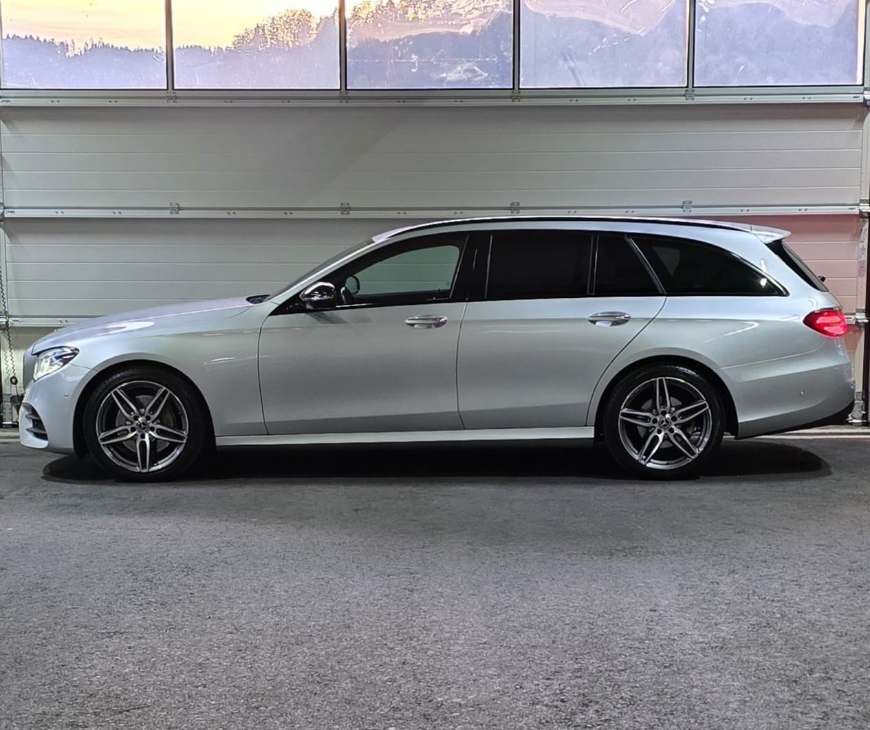 MERCEDES-BENZ E 200 AMG Line 4 Matic 9G-Tronic *CH-Fahrzeug*-image-1