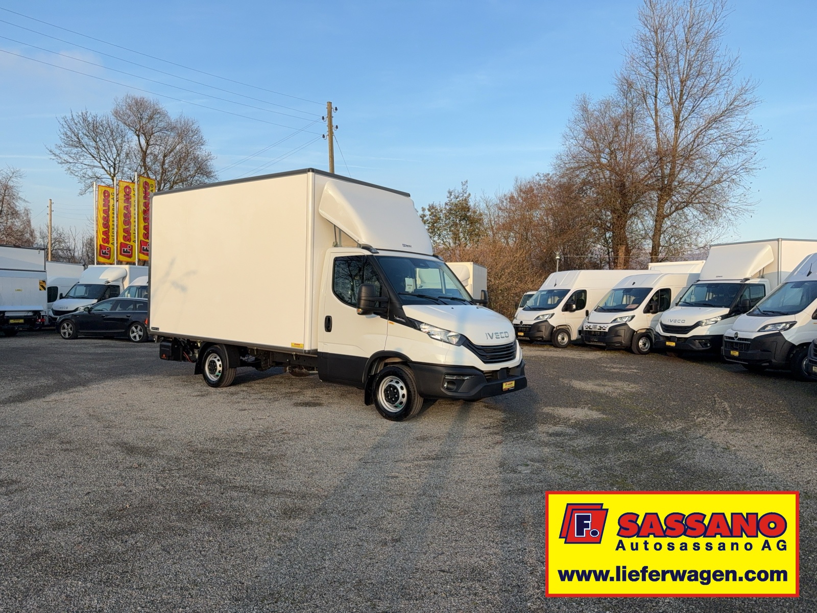 IVECO Daily 35S18 Hi-Matic Möbelkoffer mit Hebebühne 2.40m und 850 Kg. Nutzlast-image-1
