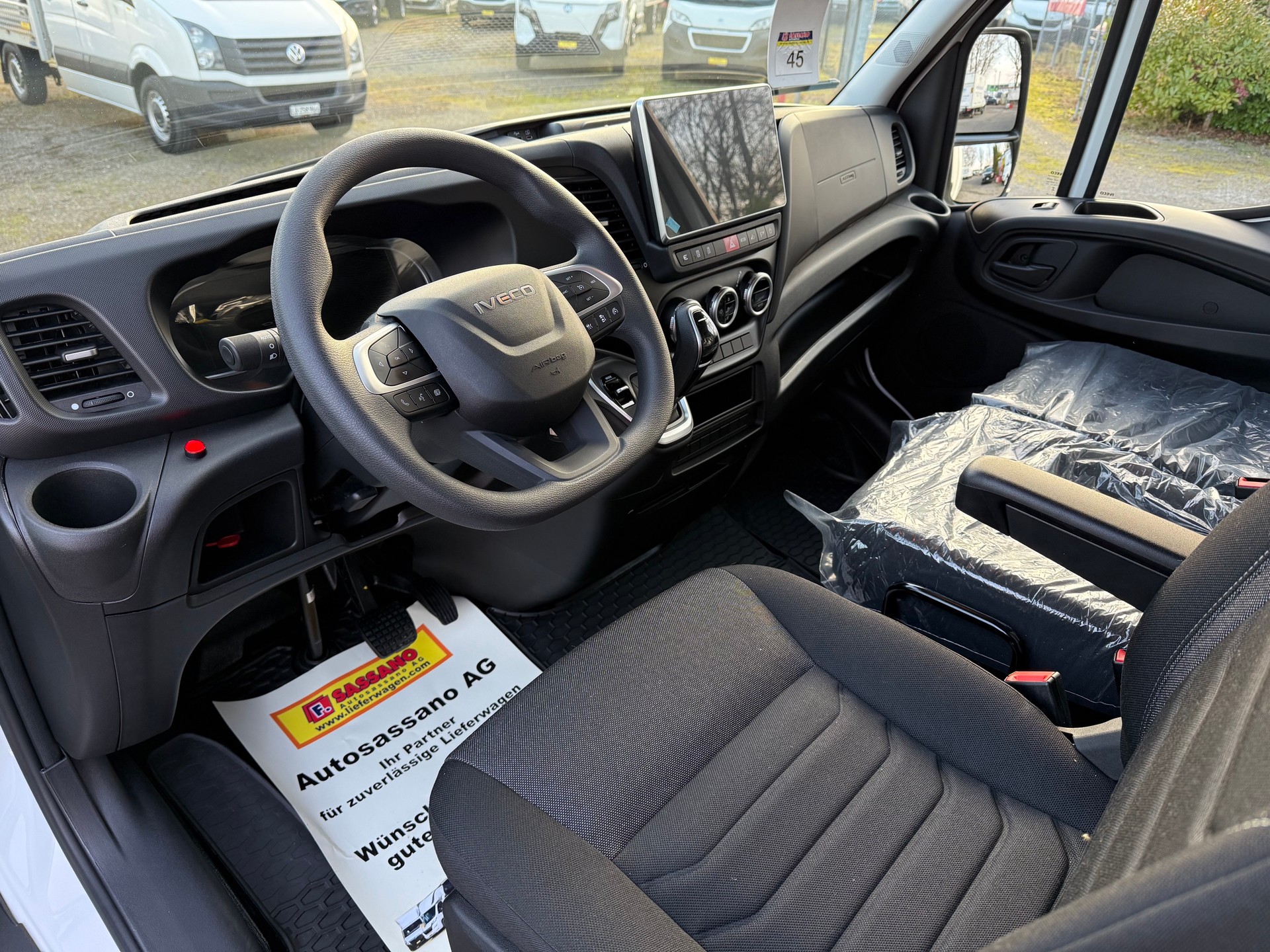 IVECO Daily 35S18 Hi-Matic Möbelkoffer mit Hebebühne 2.40m und 850 Kg. Nutzlast-image-11