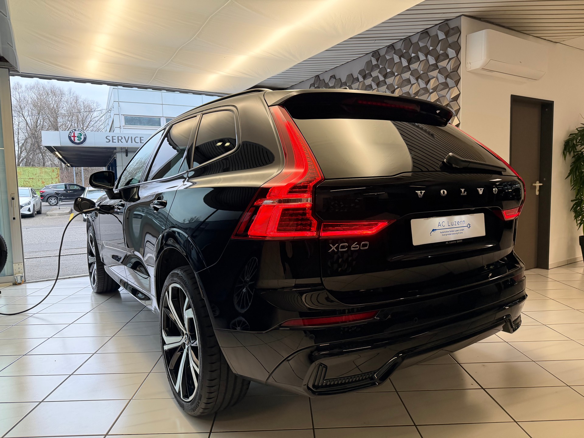 VOLVO XC60 T6 eAWD R-Design Geartronic | SoH 95,6%-image-2
