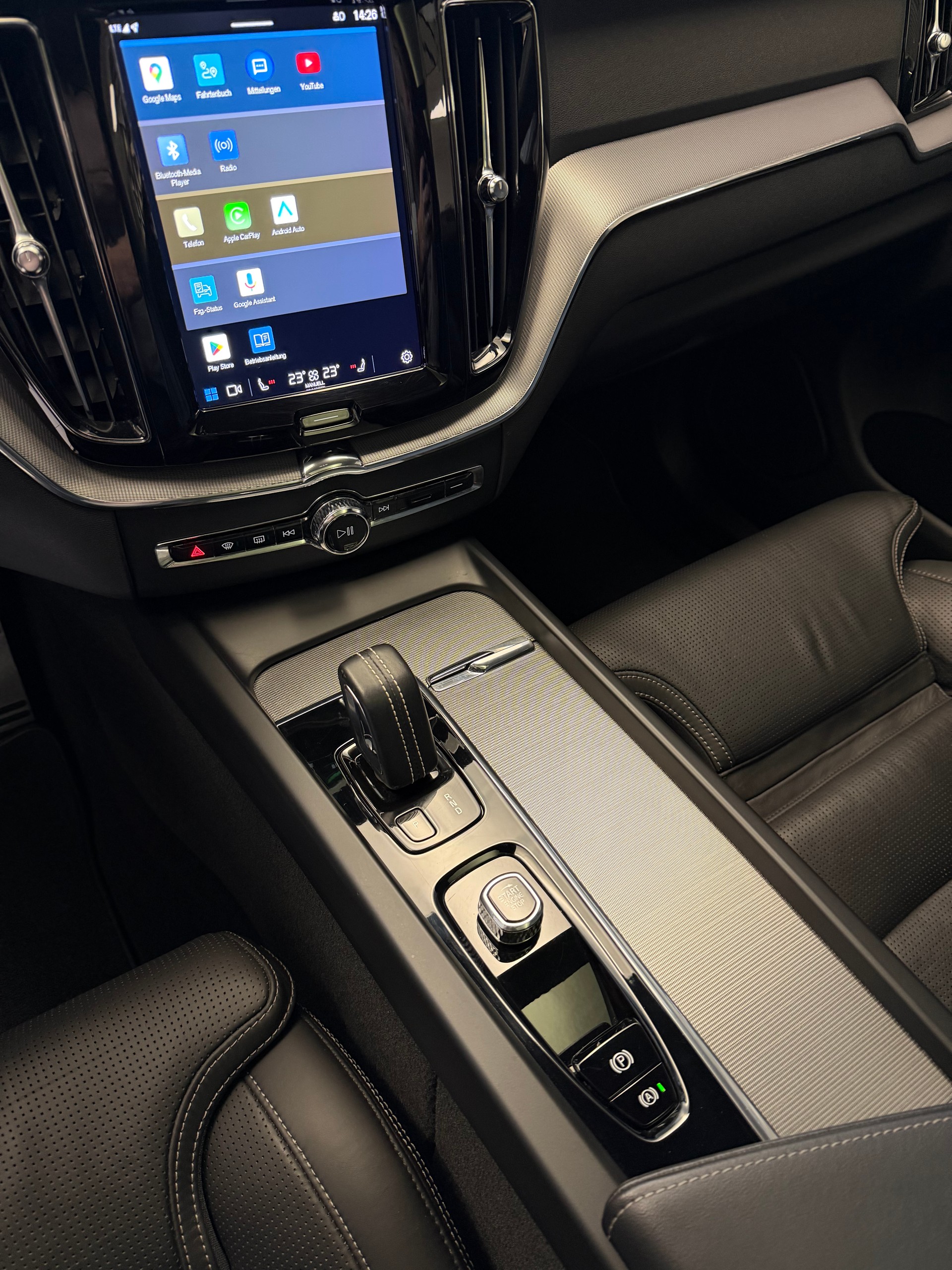 VOLVO XC60 T6 eAWD R-Design Geartronic | SoH 95,6%-image-17