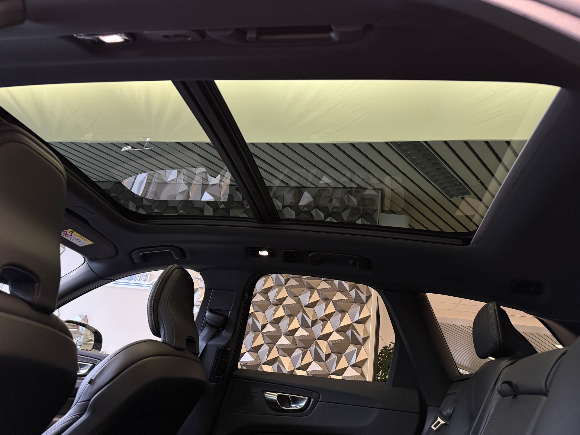 VOLVO XC60 T6 eAWD R-Design Geartronic | SoH 95,6%-image-10