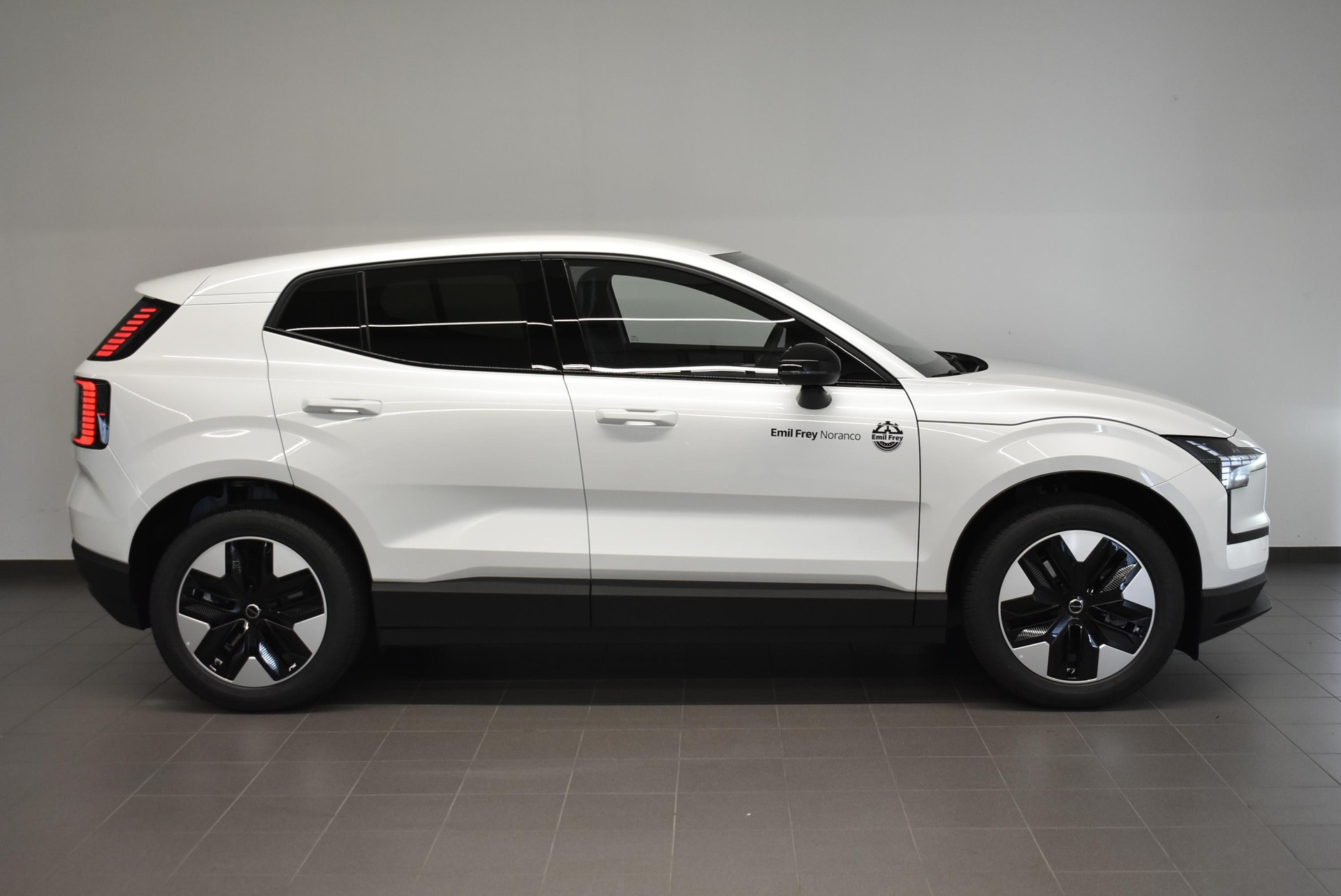 VOLVO EX30 E60 Core-image-4
