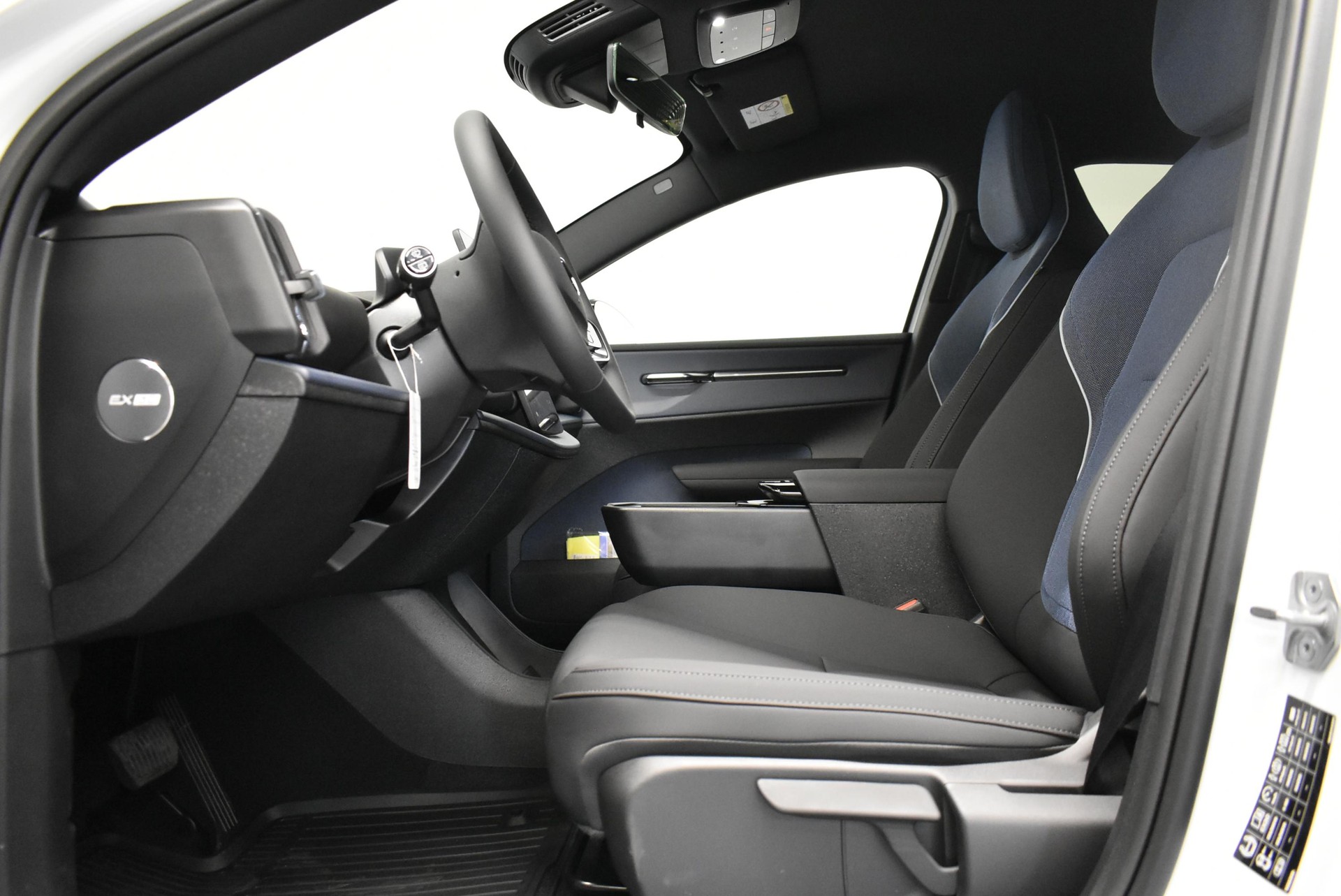 VOLVO EX30 E60 Core-image-8
