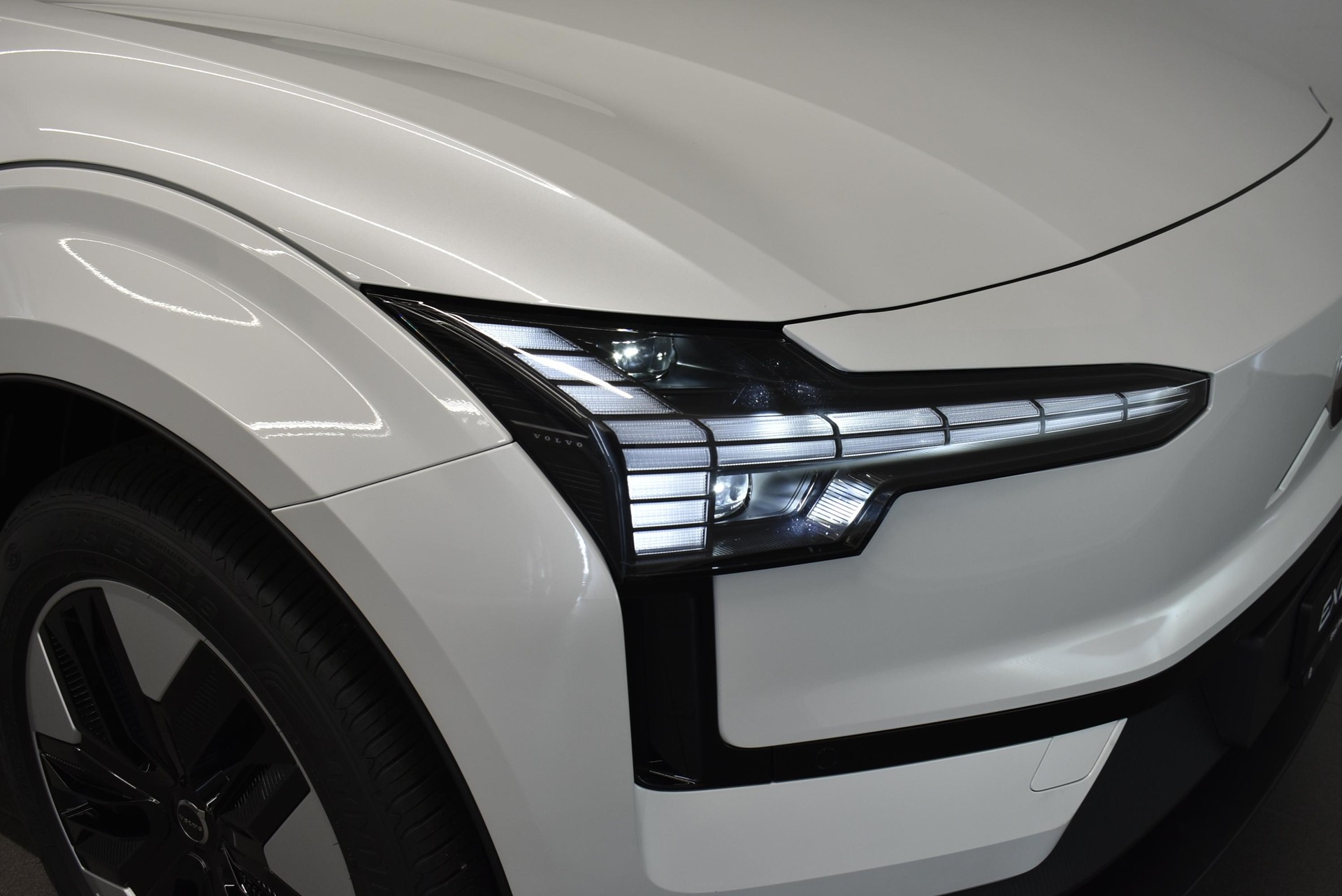 VOLVO EX30 E60 Core-image-16