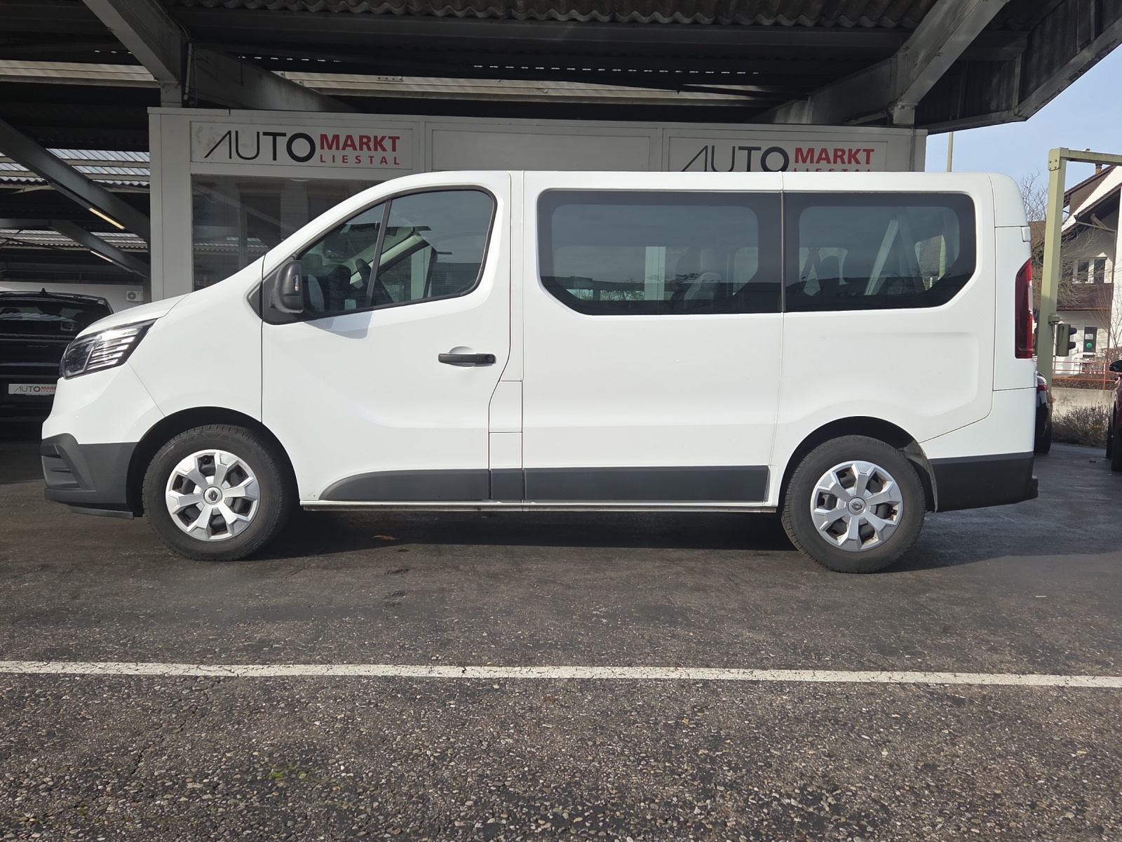 RENAULT Trafic Blue dCi 110 Passenger Equilibre-image-1
