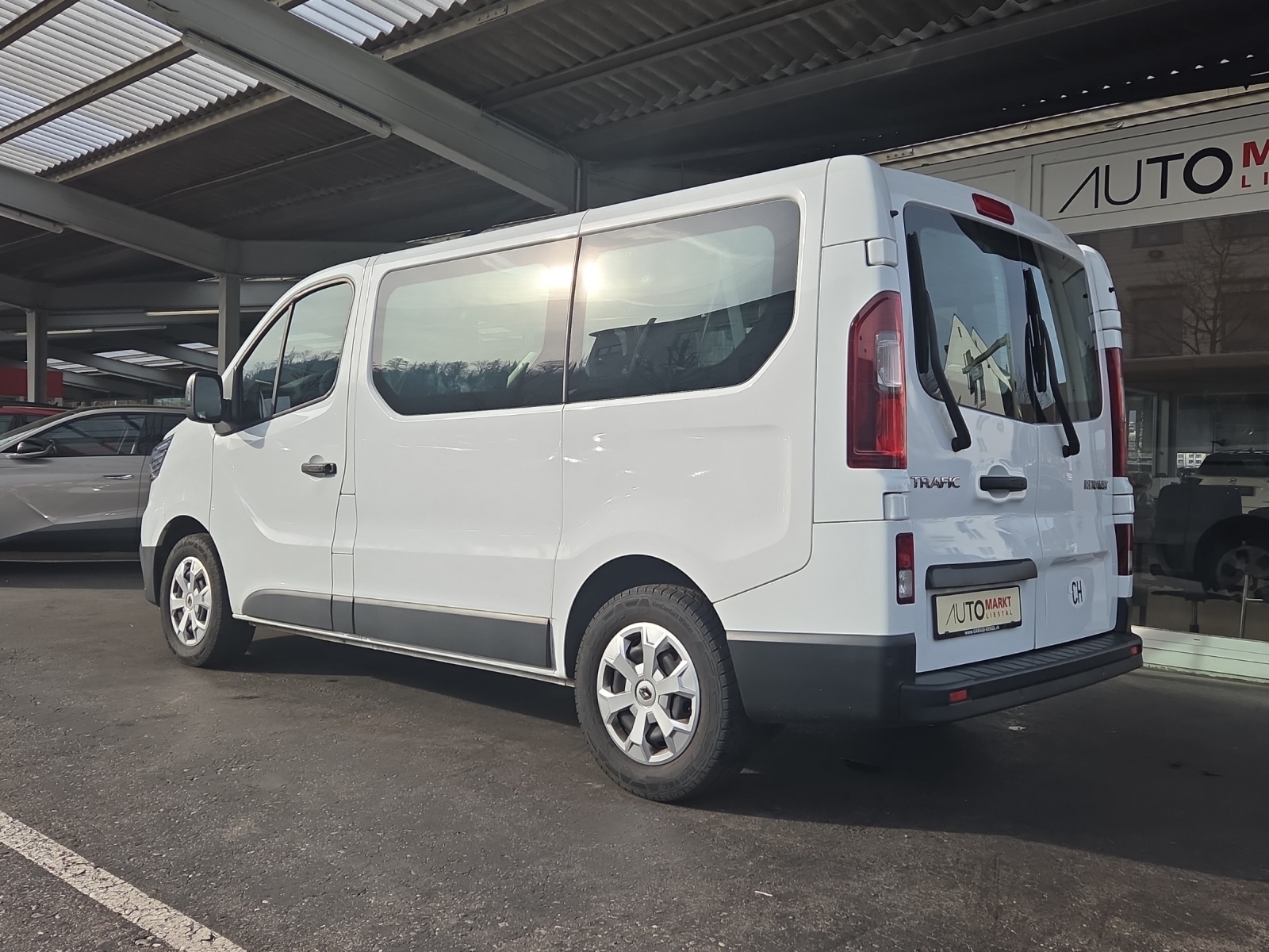 RENAULT Trafic Blue dCi 110 Passenger Equilibre-image-2