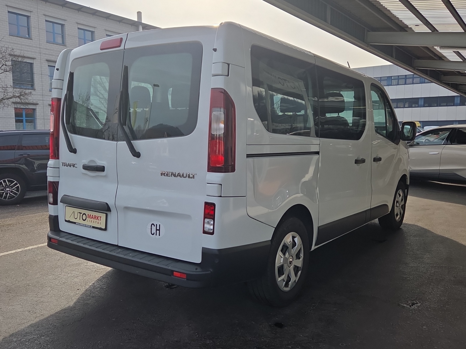 RENAULT Trafic Blue dCi 110 Passenger Equilibre-image-11