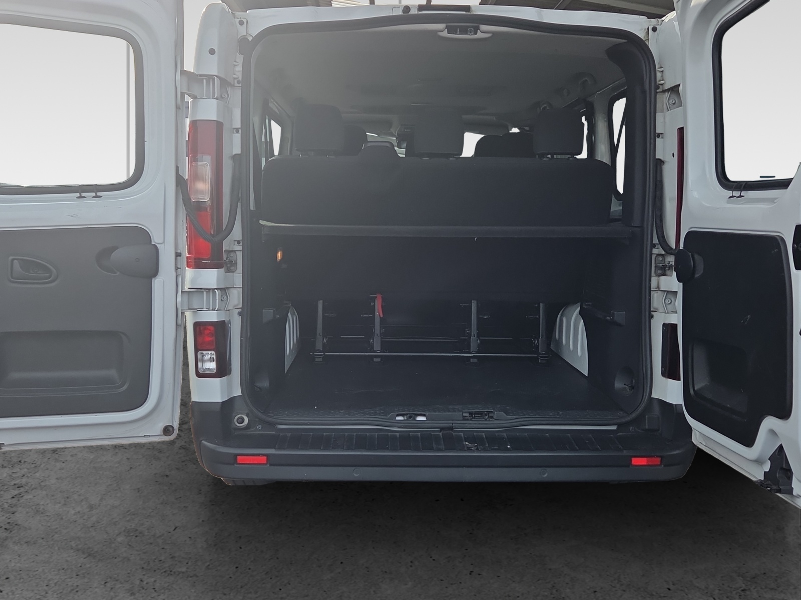 RENAULT Trafic Blue dCi 110 Passenger Equilibre-image-15