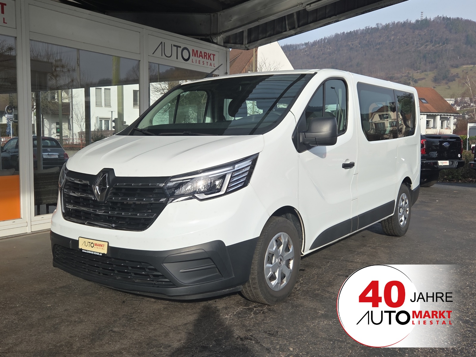 RENAULT Trafic Blue dCi 110 Passenger Equilibre-image-0